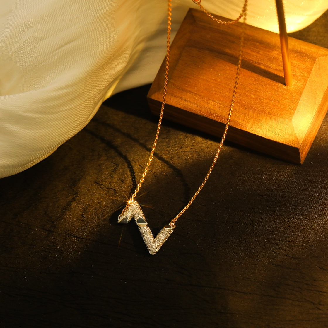 [Vellora-Opalyn]VOLT SILVER DIAMOND PEDANT NECKLACE