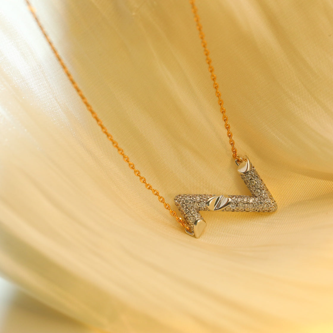 [Vellora-Opalyn]VOLT SILVER DIAMOND PEDANT NECKLACE