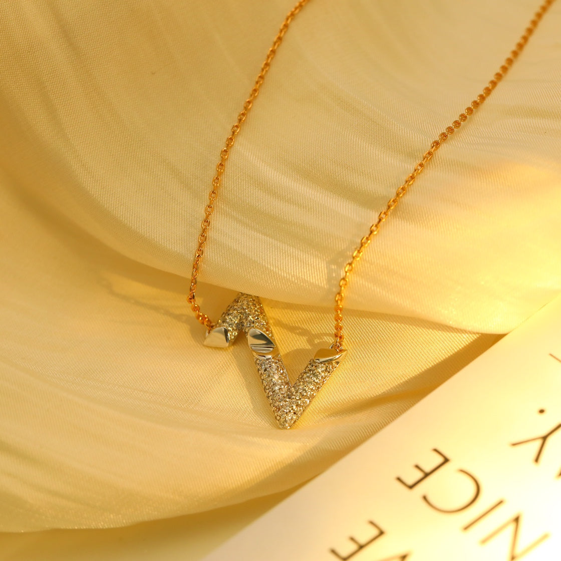 [Vellora-Opalyn]VOLT SILVER DIAMOND PEDANT NECKLACE