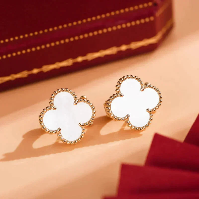 [Vellora-Opalyn]CLOVER MEDIUM 1 MOTIFS  WHITE MOP STUD EARRINGS