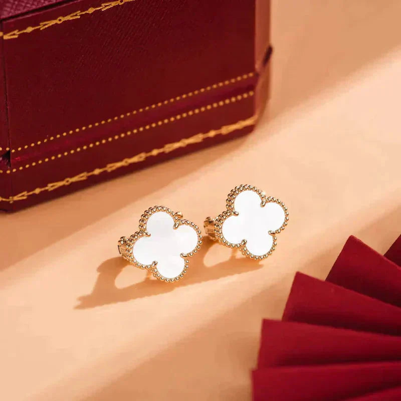 [Vellora-Opalyn]CLOVER MEDIUM 1 MOTIFS  WHITE MOP STUD EARRINGS