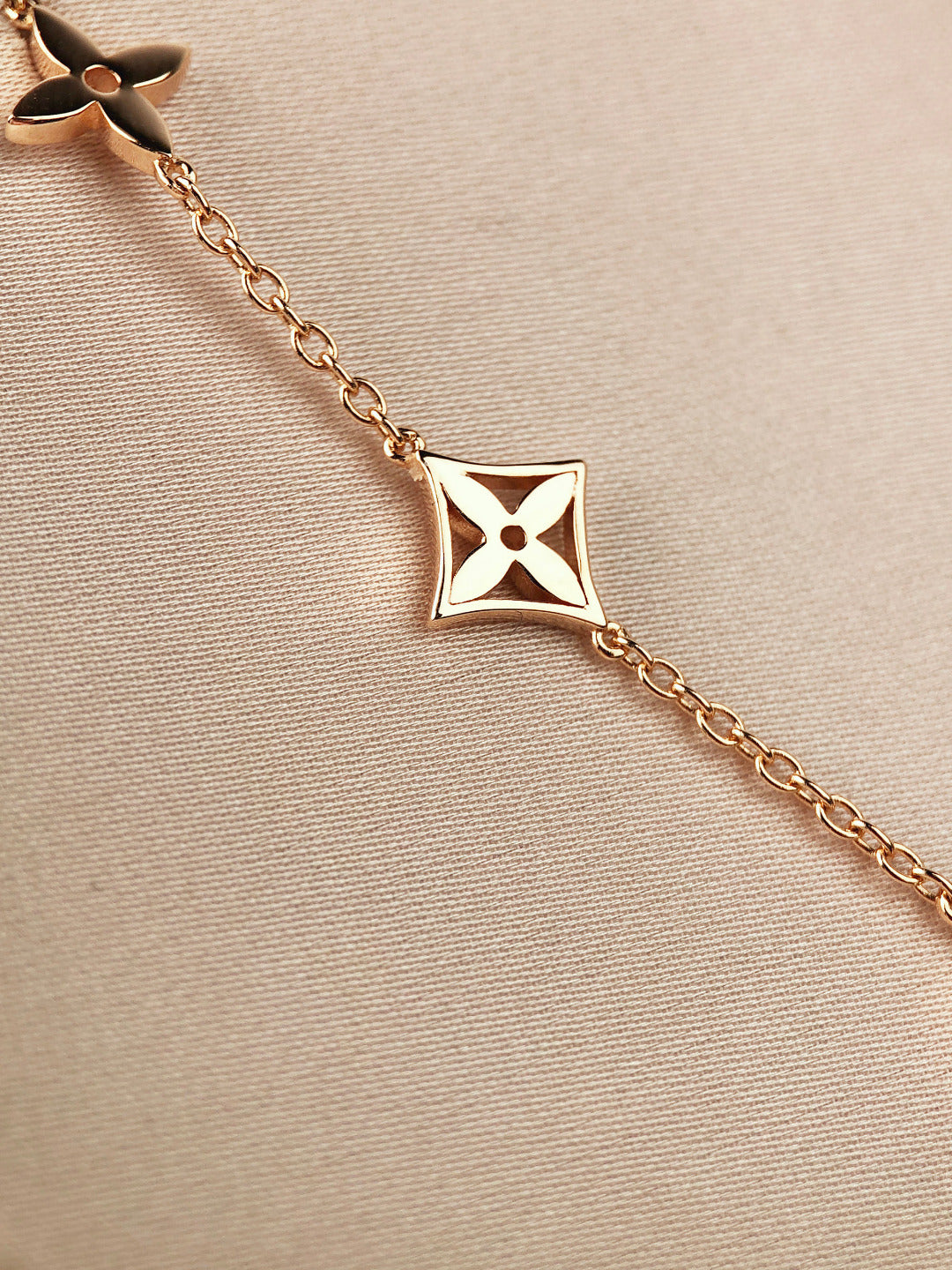 [Vellora-Opalyn]STAR AND SUN 7 MOTIFS GOLD BRACELET