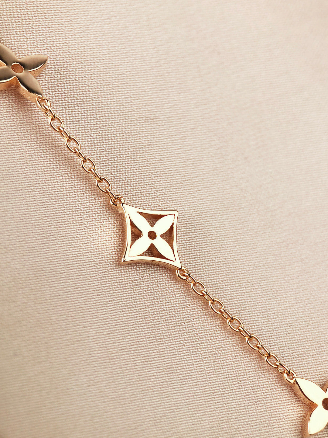 [Vellora-Opalyn]STAR AND SUN 7 MOTIFS GOLD BRACELET