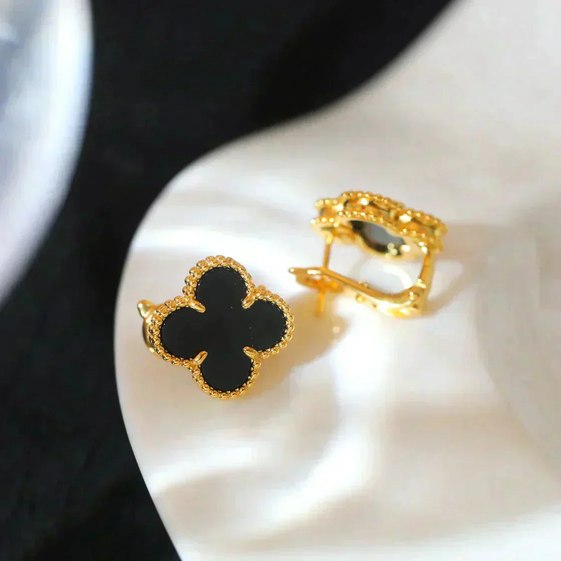 [Vellora-Opalyn]CLOVER MEDIUM 1 MOTIFS  ONYX STUD EARRINGS