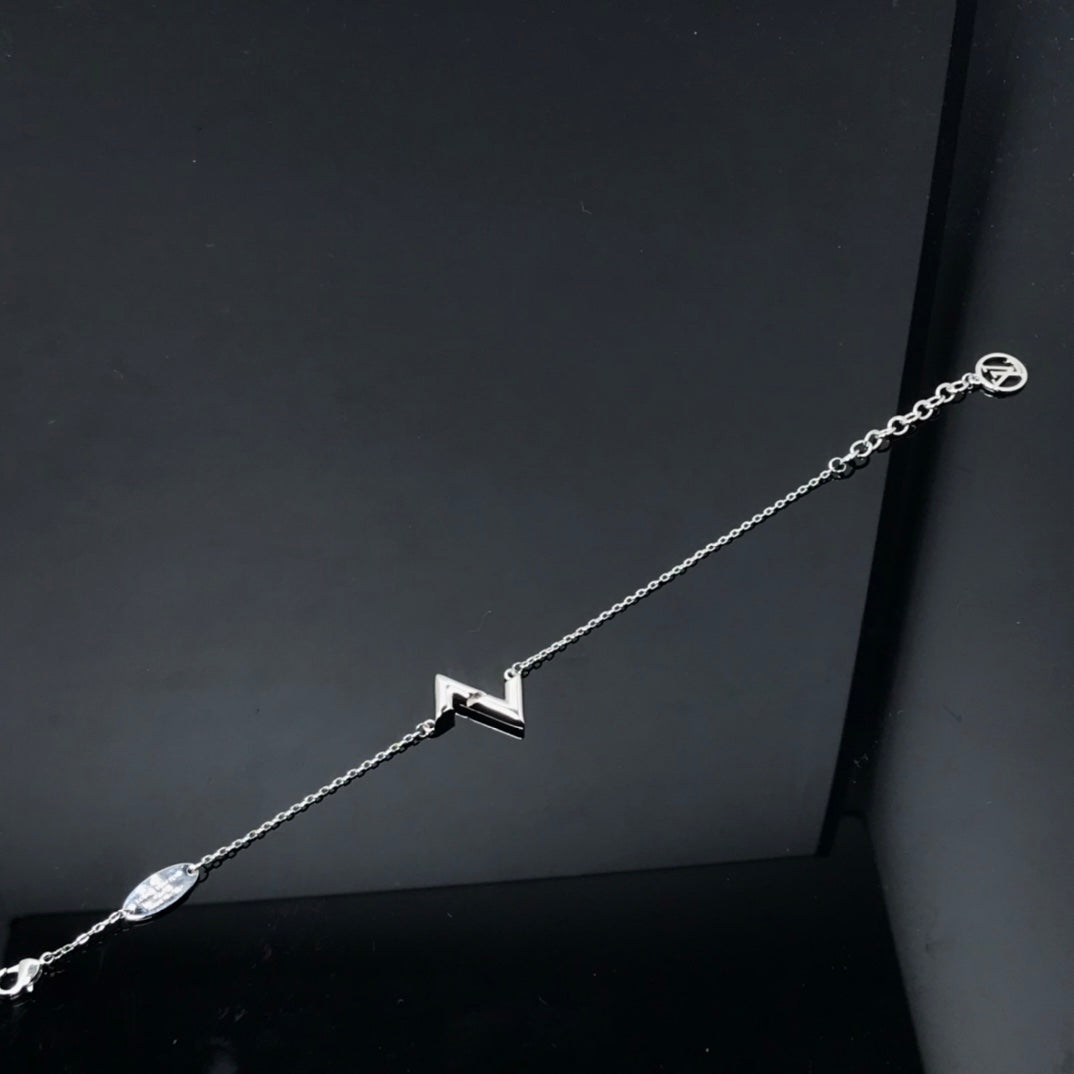 [Vellora-Opalyn]VOLT LV LOGO BRACELET