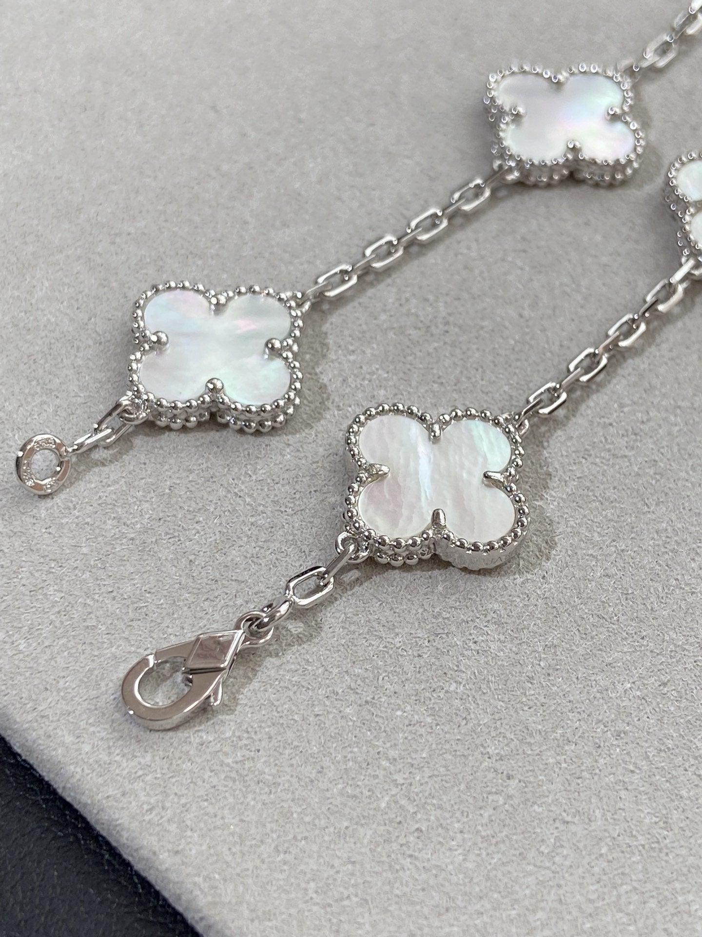 [Vellora-Opalyn]CLOVER SILVER MOP 5 MOTIF BRACELET