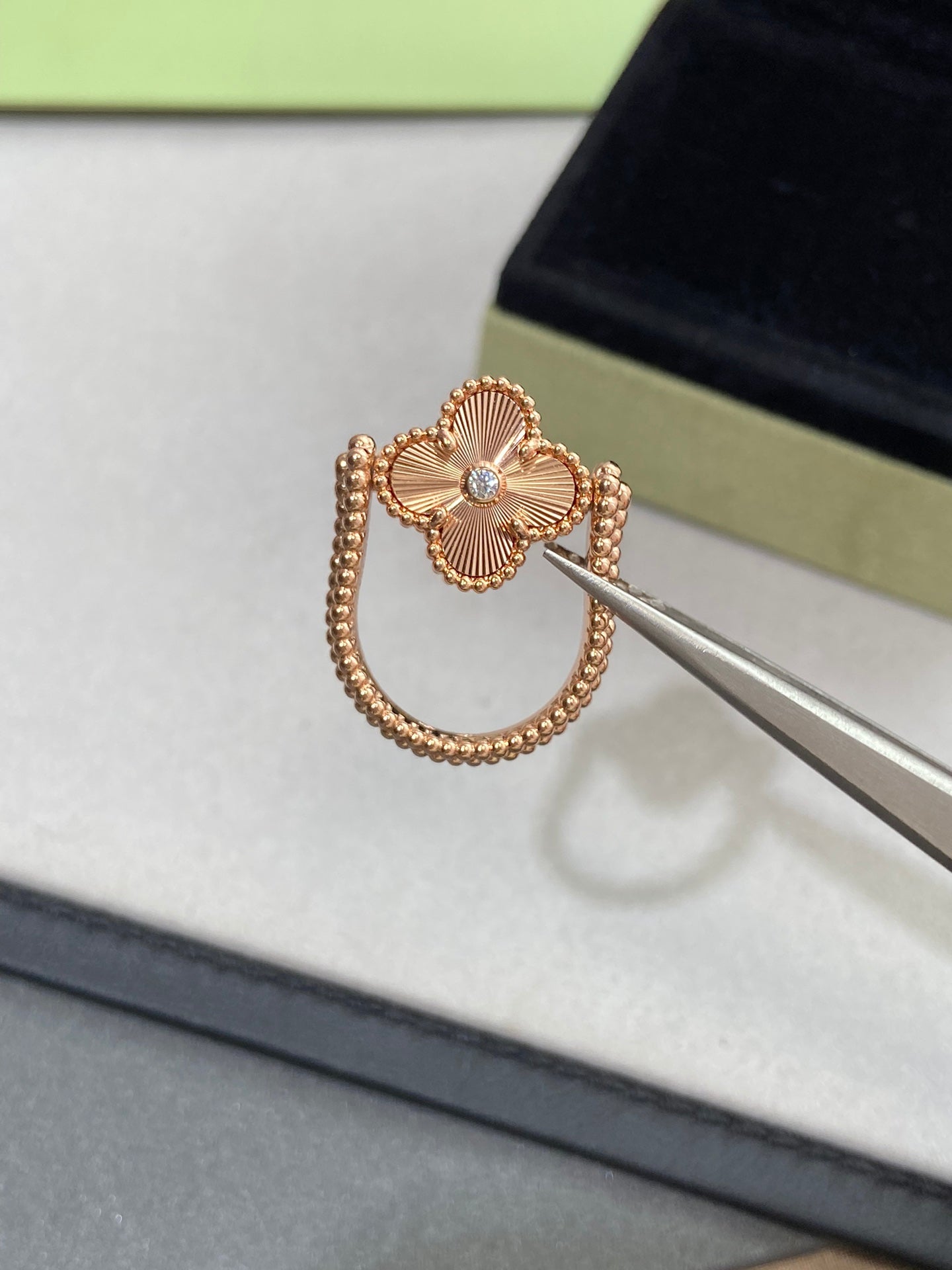 [Vellora-Opalyn]CLOVER RIVERSIBLE ROSE GOLD RING