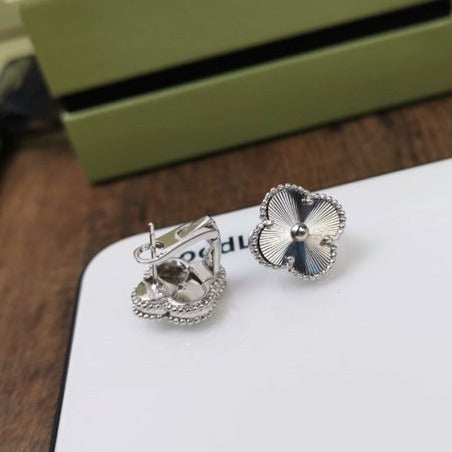 [Vellora-Opalyn]CLOVER MEDIUM STUD EARRINGS