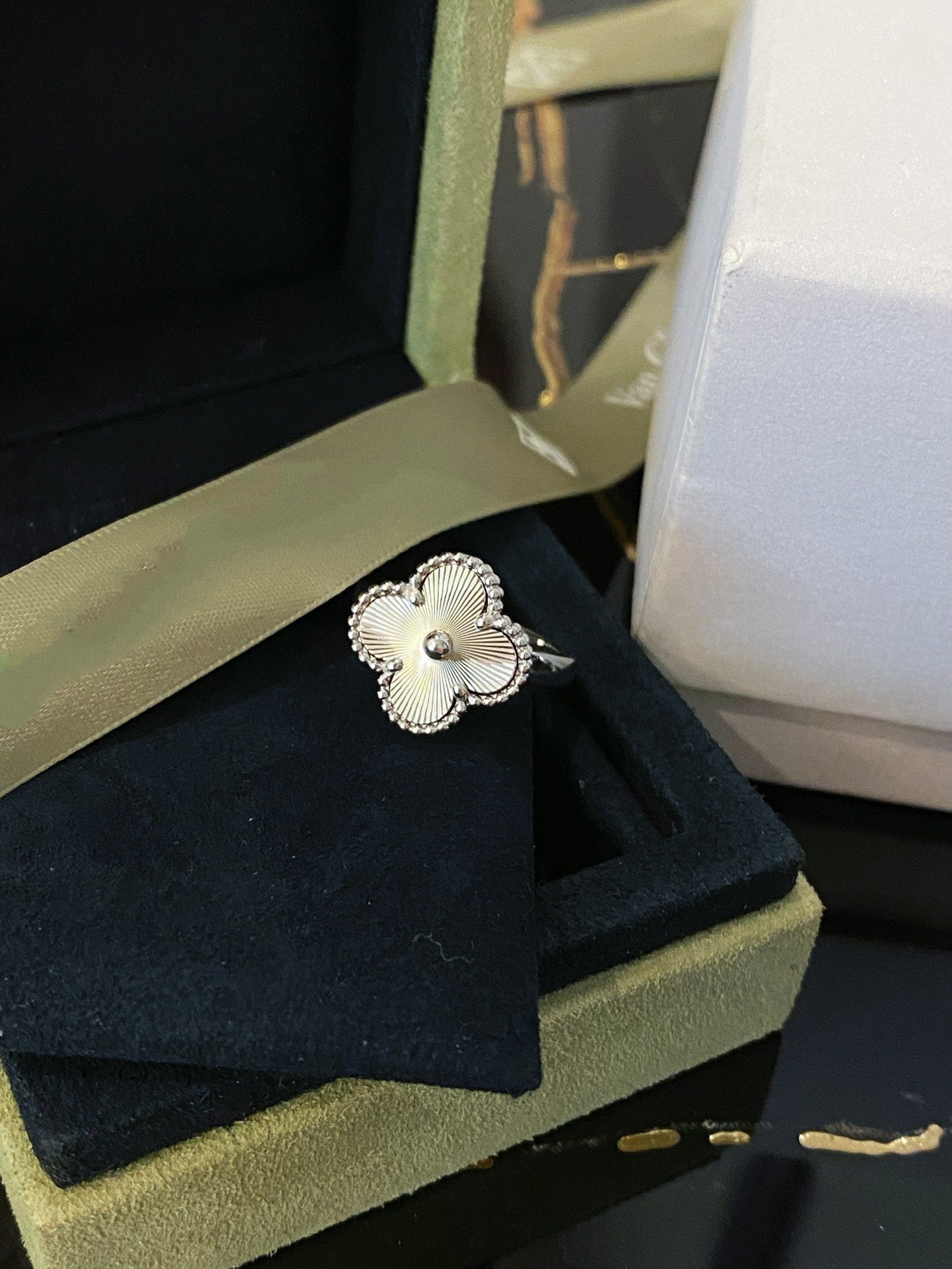 [Vellora-Opalyn]CLOVER SILVER RING