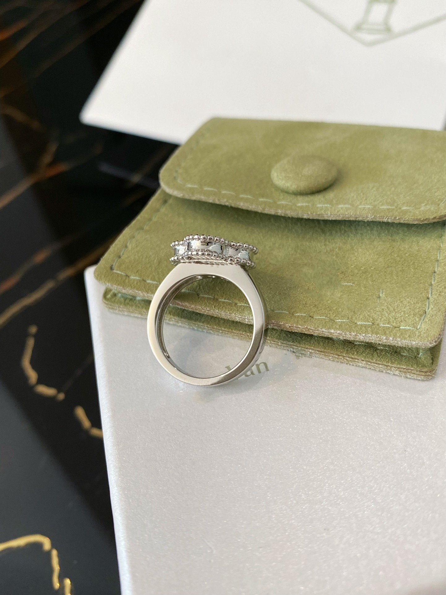 [Vellora-Opalyn]CLOVER SILVER RING