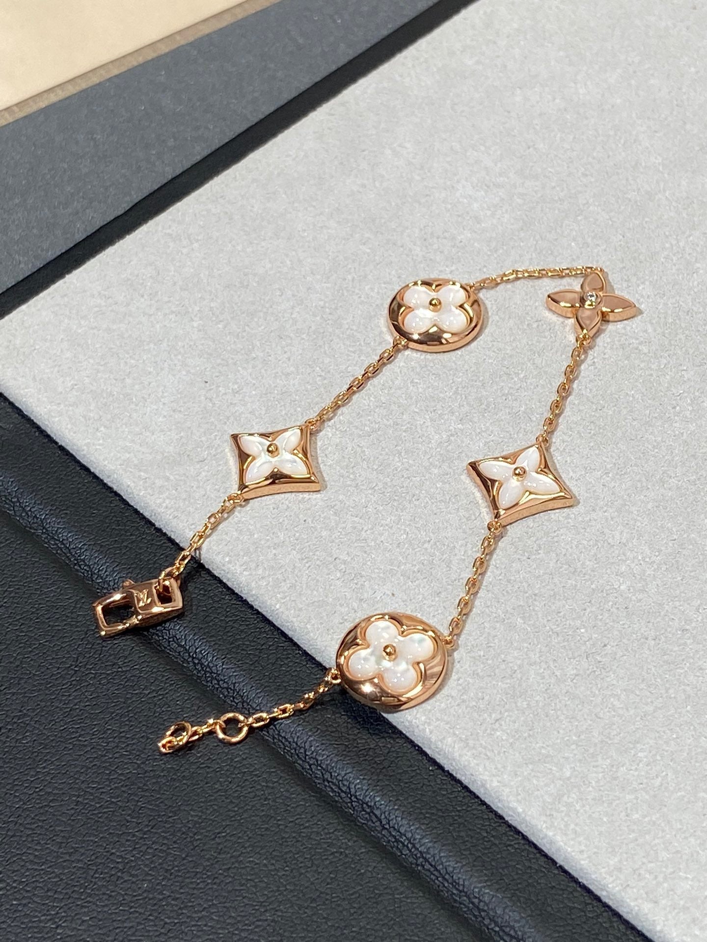 [Vellora-Opalyn]STAR AND SUN 5 MOTIF MOP PINK GOLD BRACELET
