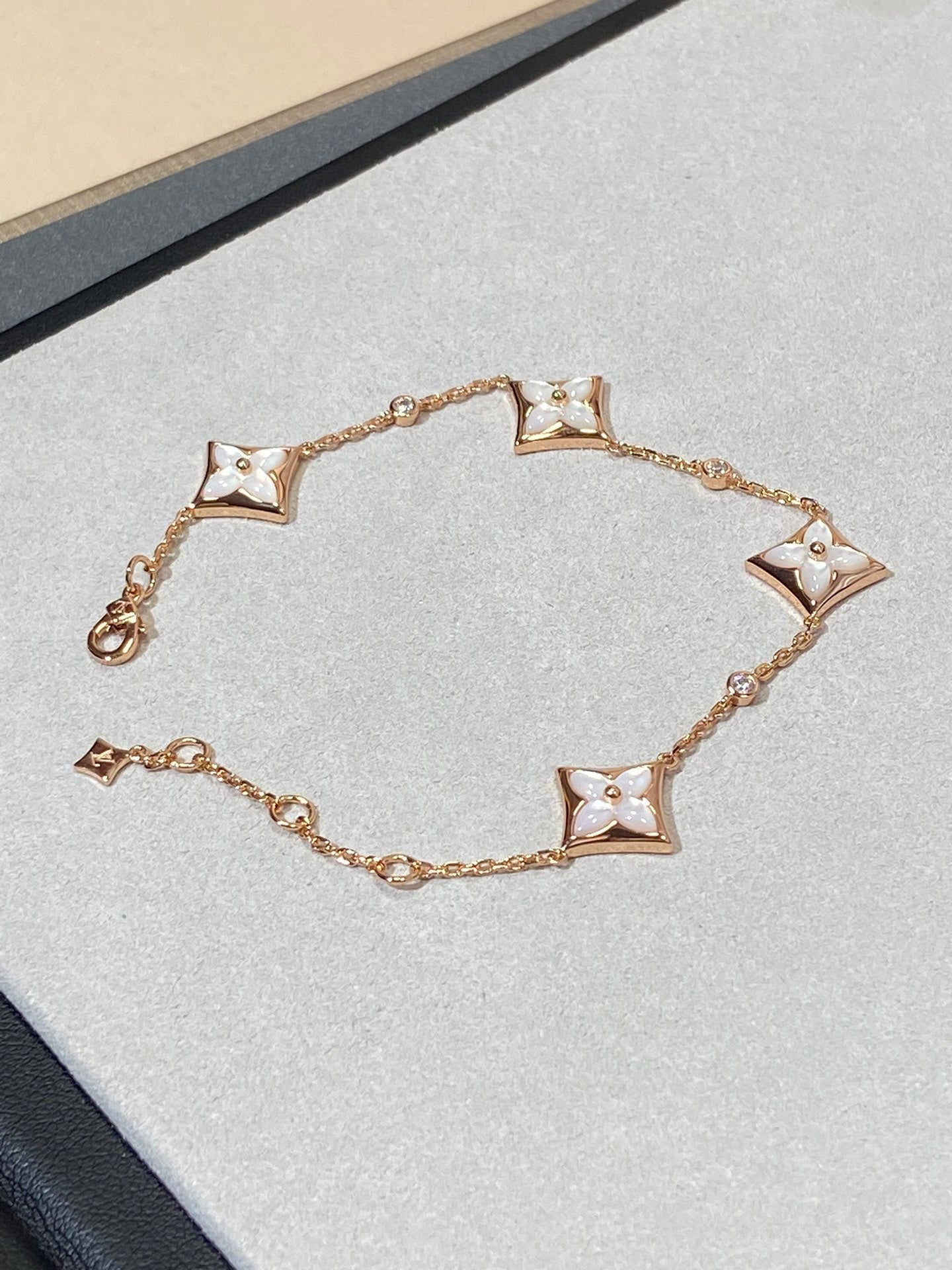 [Vellora-Opalyn]STAR 4 MOTIF MOP DIAMOND PINK GOLD BRACELET