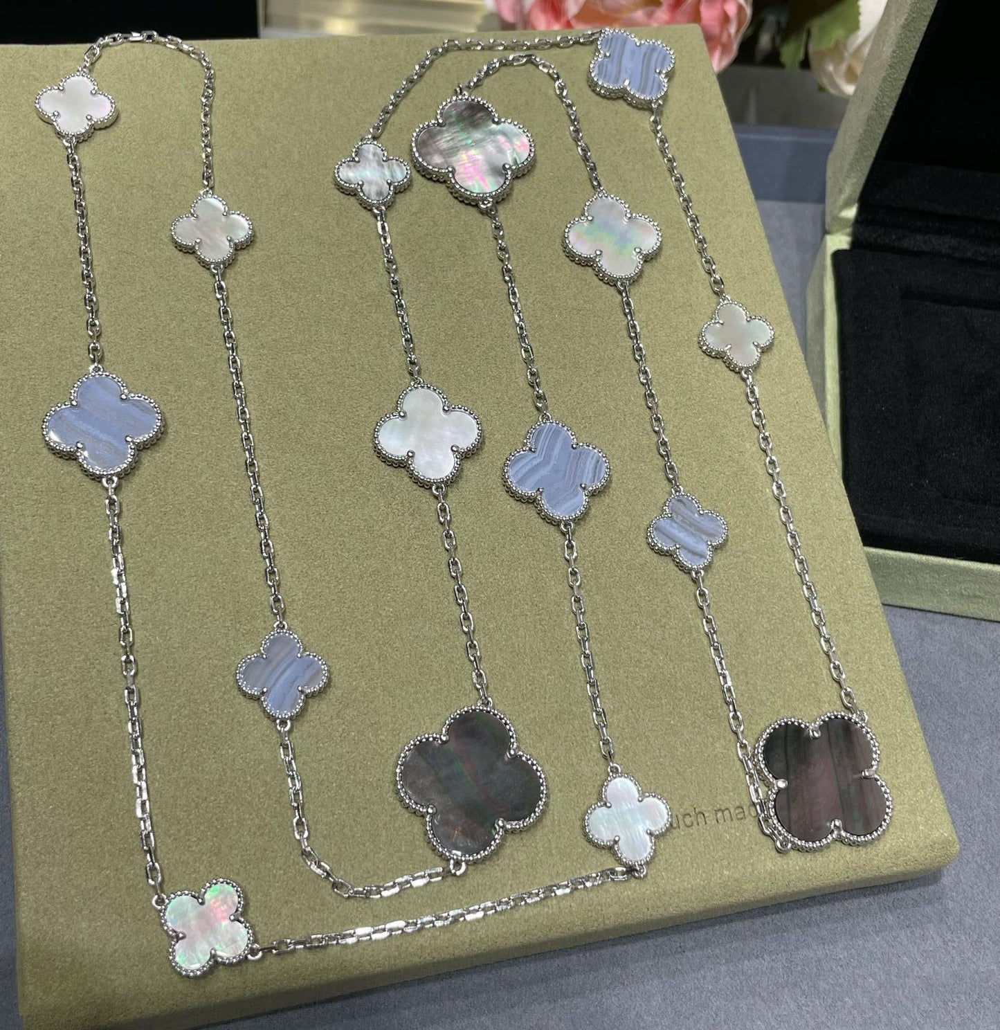 [Vellora-Opalyn]CLOVER 16 MOTIF CHALCEDONY MOP SILVER NECKLACE