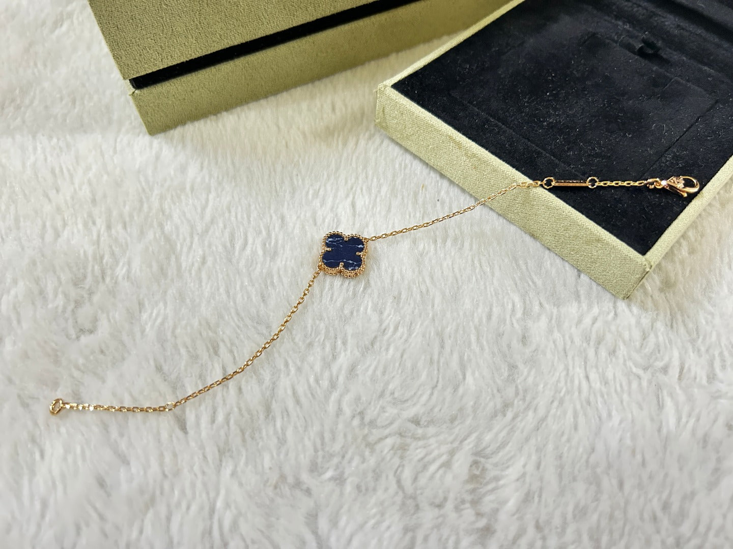 [Vellora-Opalyn]CLOVER 1 MOTIF PIETERSITE BRACELET