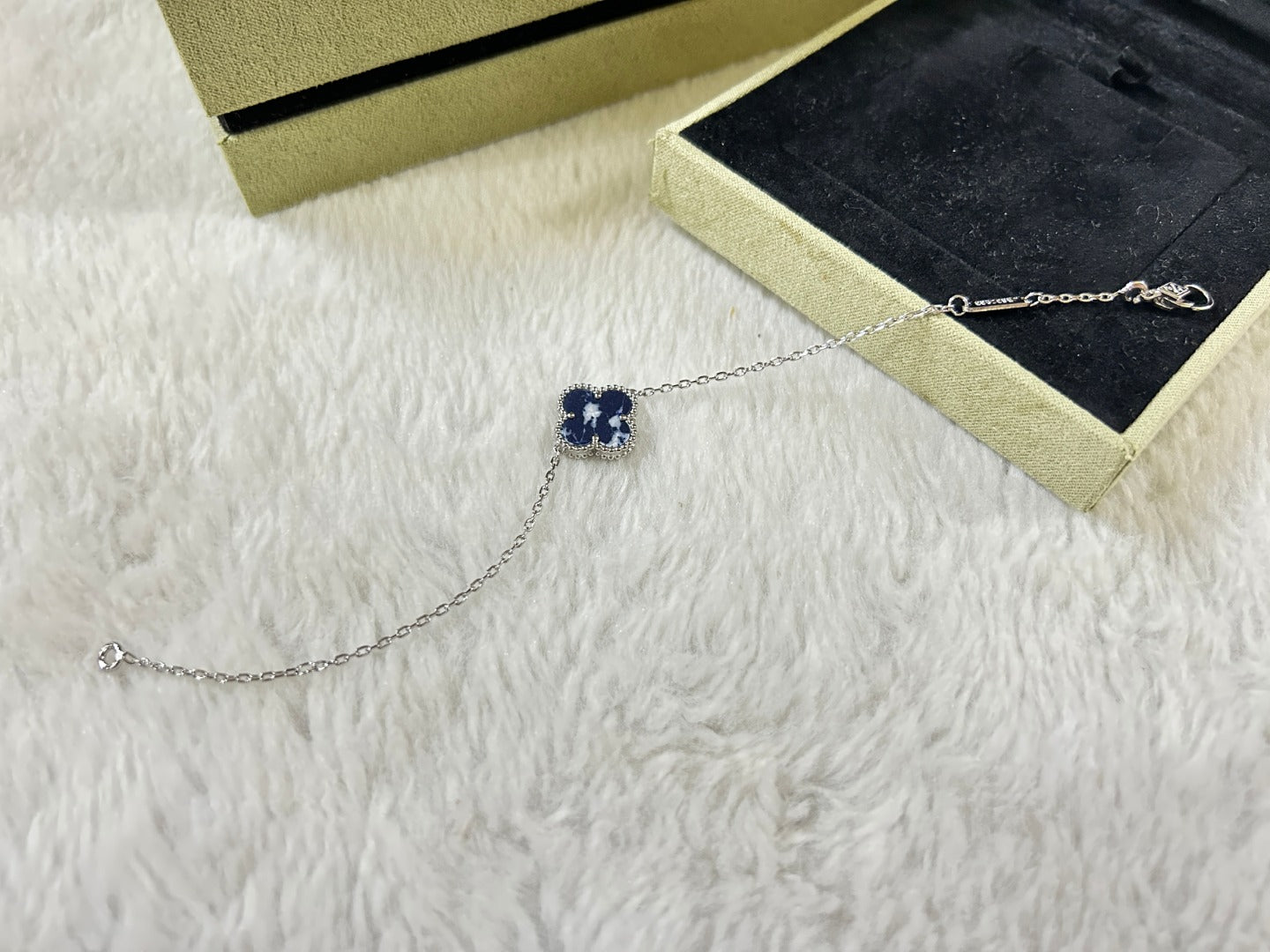 [Vellora-Opalyn]CLOVER 1 MOTIF PIETERSITE BRACELET