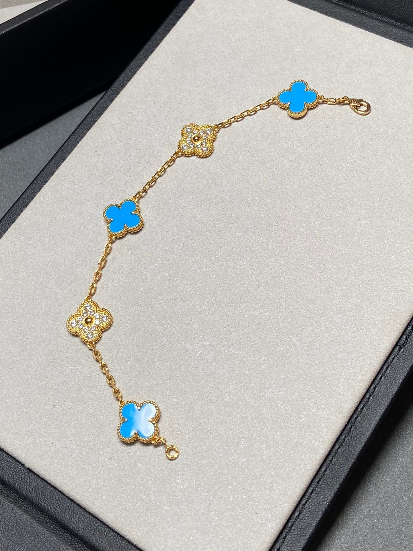[Vellora-Opalyn]CLOVER 5 MOTIF BLUE CHALCEDONY DIAMOND GOLD BRACELET