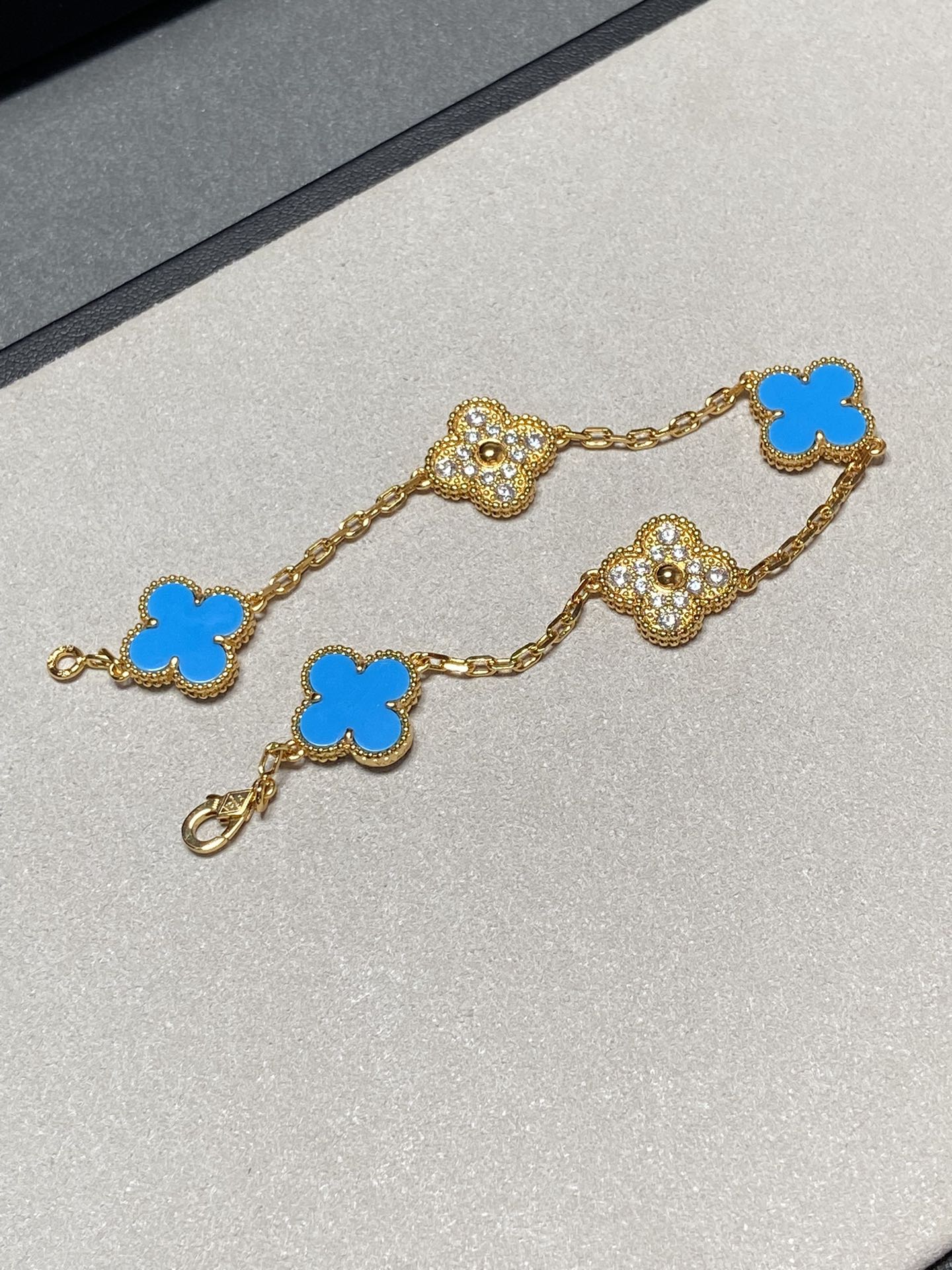 [Vellora-Opalyn]CLOVER 5 MOTIF BLUE CHALCEDONY DIAMOND GOLD BRACELET