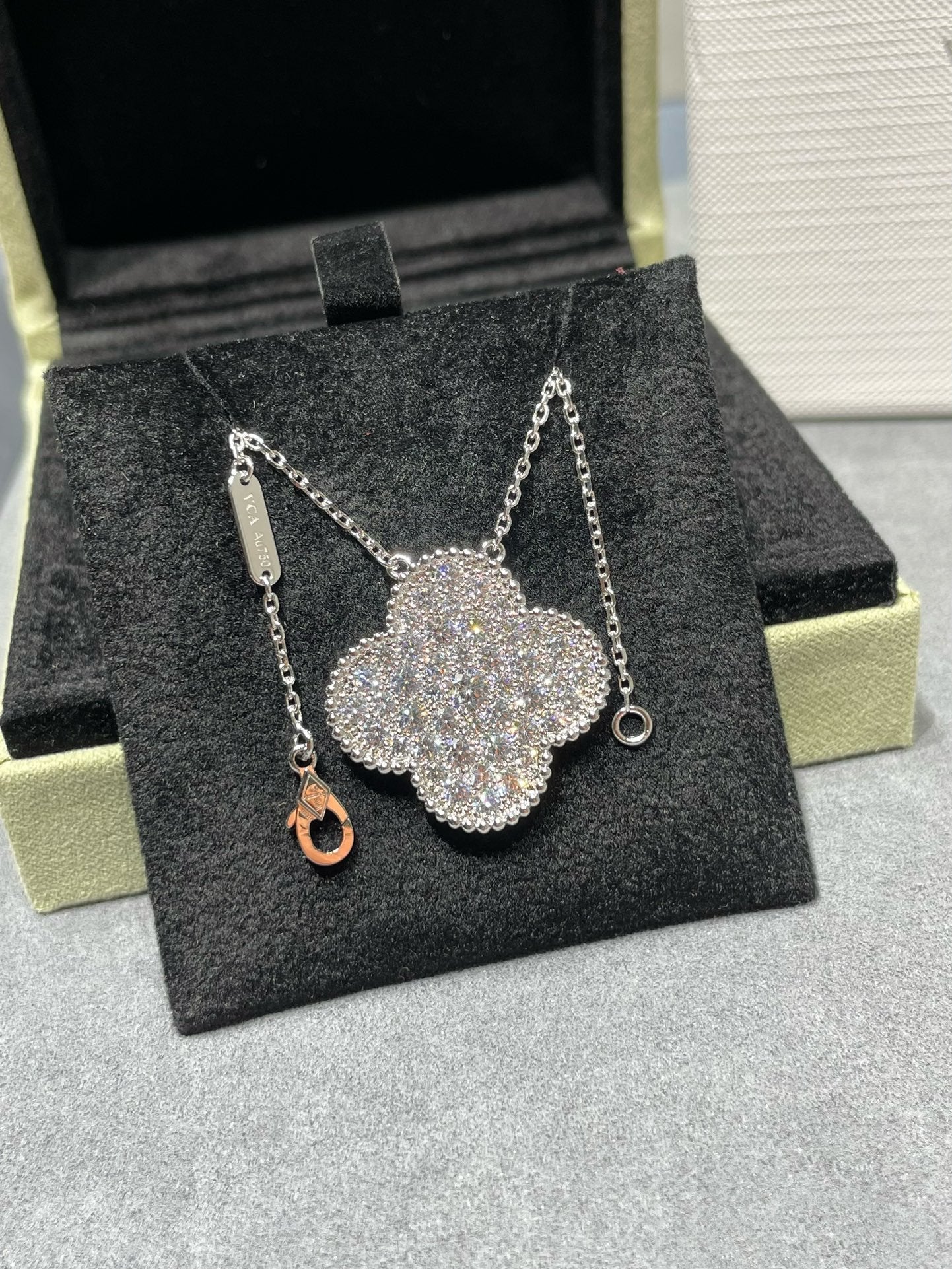 [Vellora-Opalyn]CLOVER 25MM LARGE PENDANT DIAMOND PAVED SILVER NECKLACE