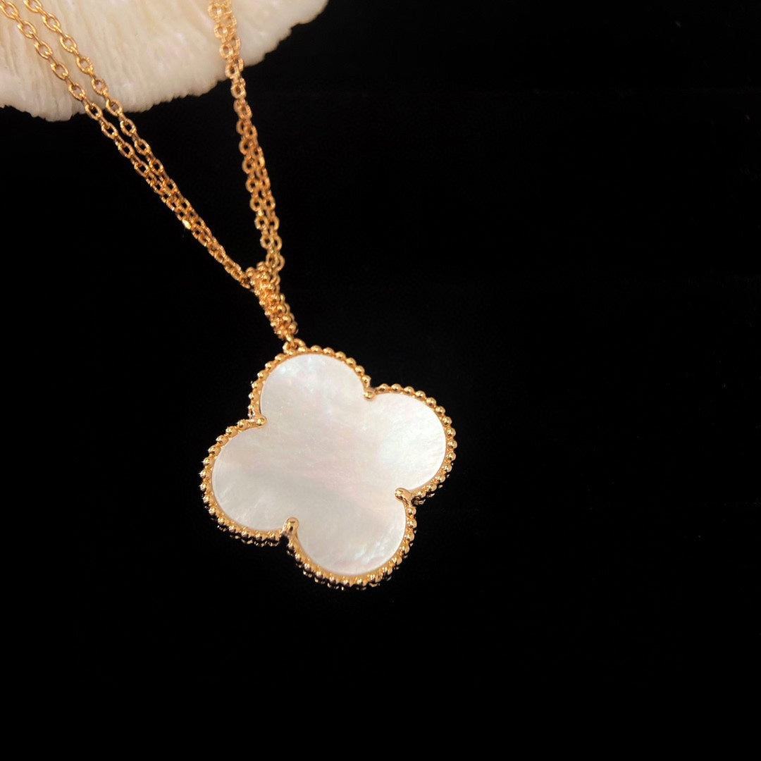 [Vellora-Opalyn]CLOVER 25MM MOP LARGE PENDANT NECKLACE