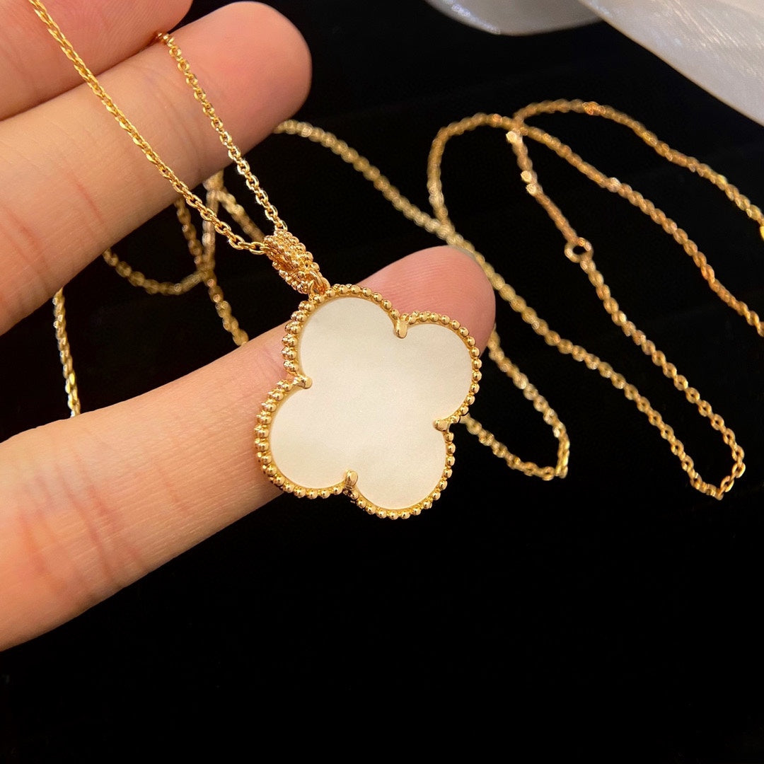 [Vellora-Opalyn]CLOVER 25MM MOP LARGE PENDANT NECKLACE