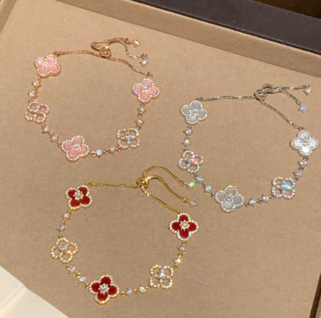 [Vellora-Opalyn]CLOVER 5 MOTIF PINK BLUE RED WHITE BRACELET