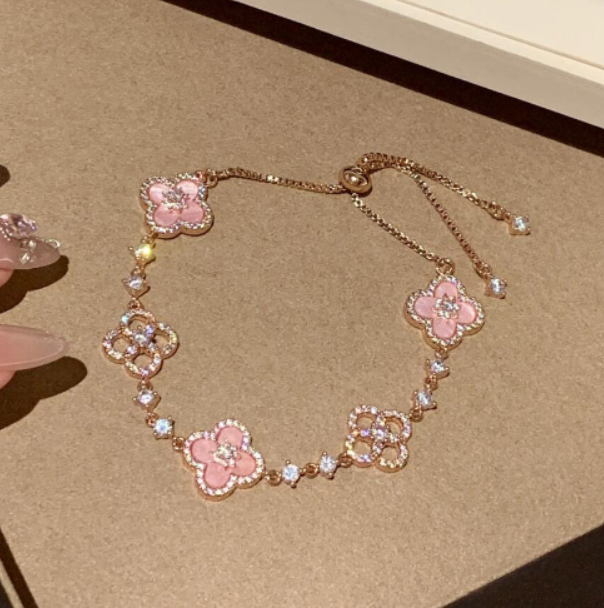 [Vellora-Opalyn]CLOVER 5 MOTIF PINK BLUE RED WHITE BRACELET