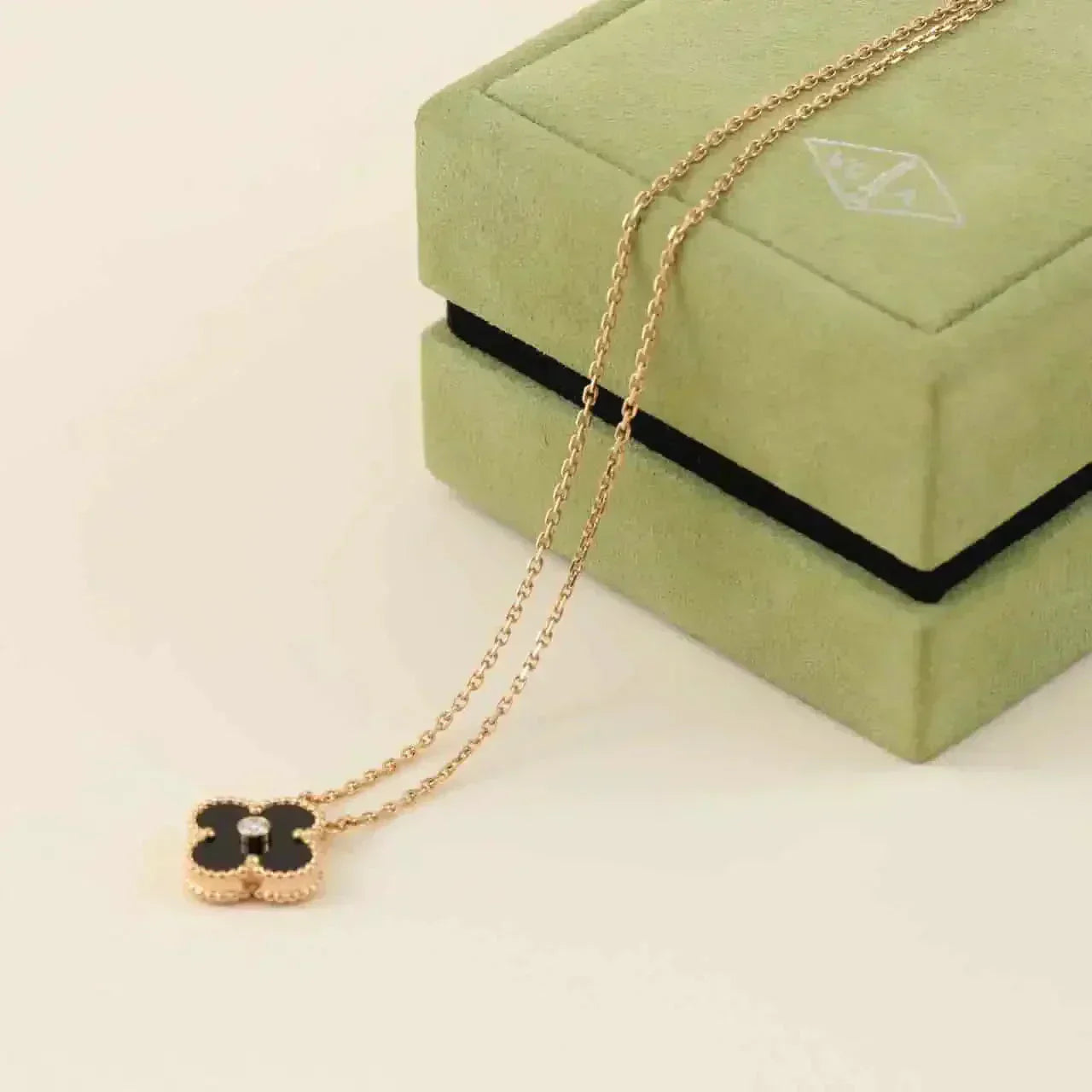 [Vellora-Opalyn]CLOVER 15MM DIAMOND ONYX NECKLACE