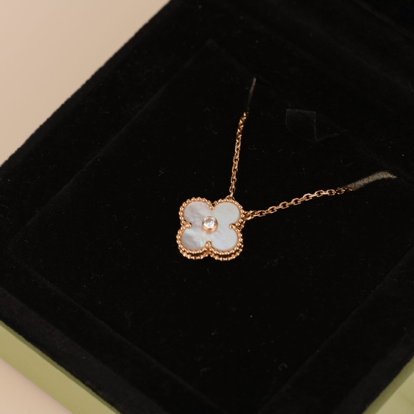 [Vellora-Opalyn]CLOVER 15MM DIAMOND WHITE FRITILLARIA NECKLACE