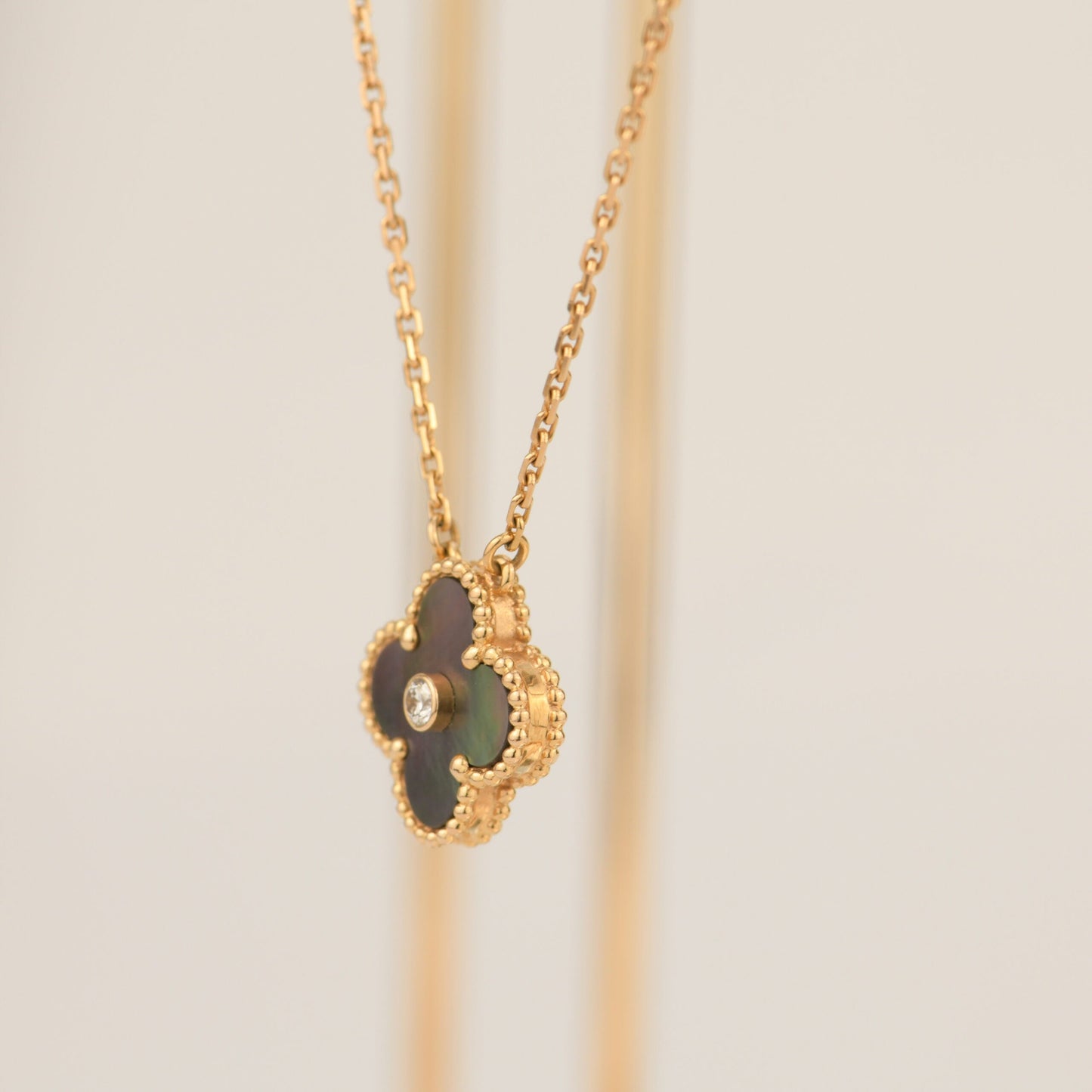 [Vellora-Opalyn]CLOVER 15MM DIAMOND AND MOTHER-OF-GREY NECKLACE