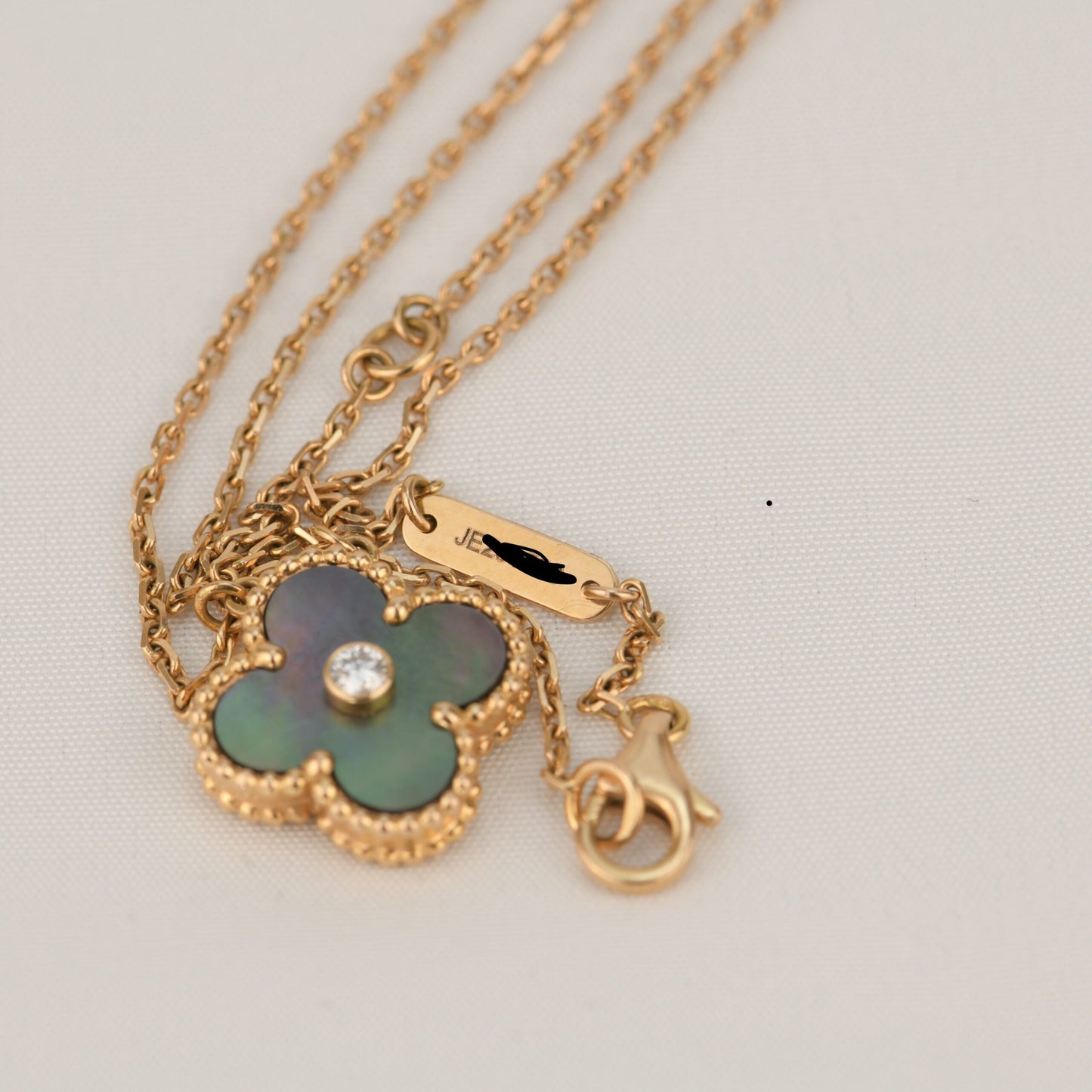 [Vellora-Opalyn]CLOVER 15MM DIAMOND AND MOTHER-OF-GREY NECKLACE