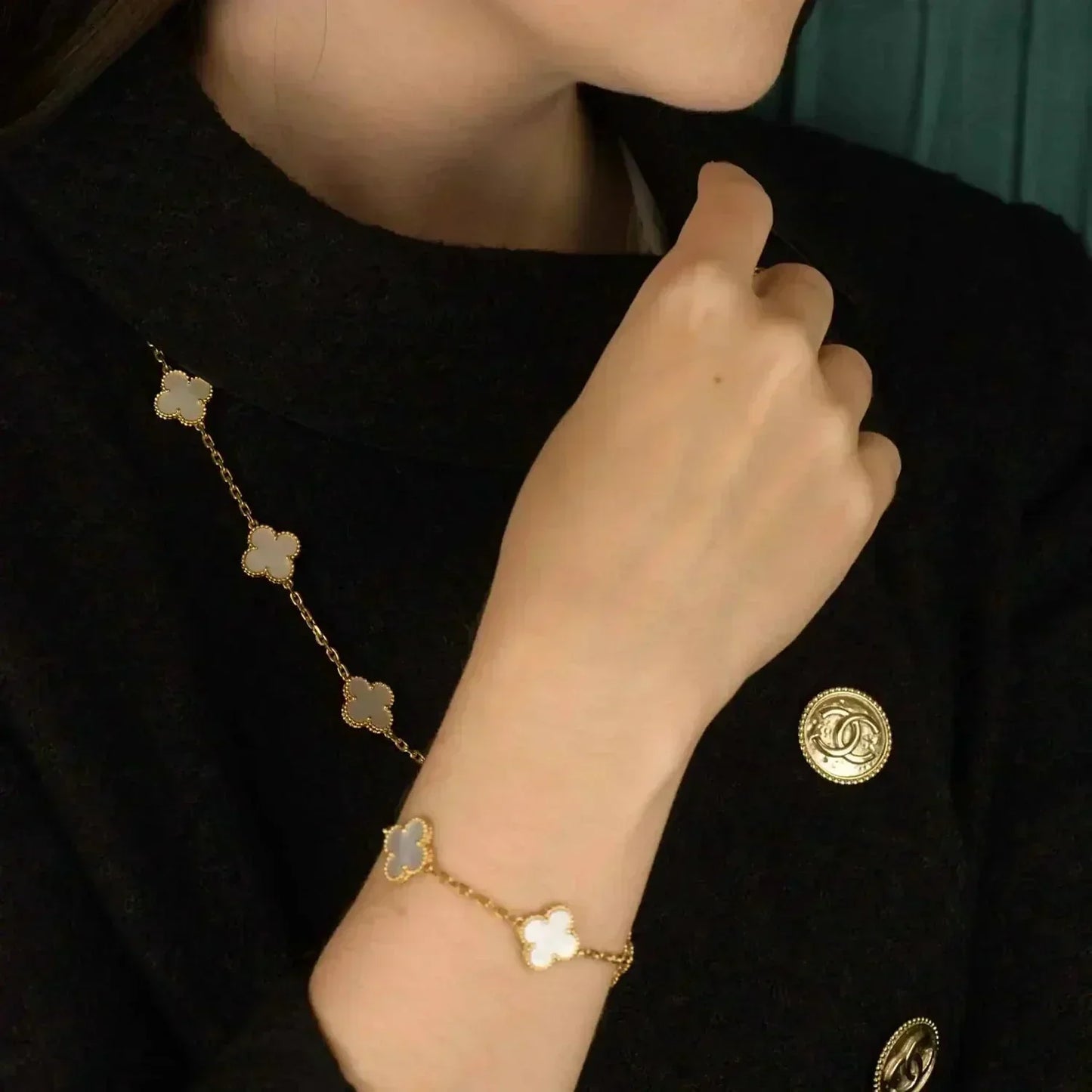 [Vellora-Opalyn]CLOVER  5 MOTIF WHITE MOP BRACELET