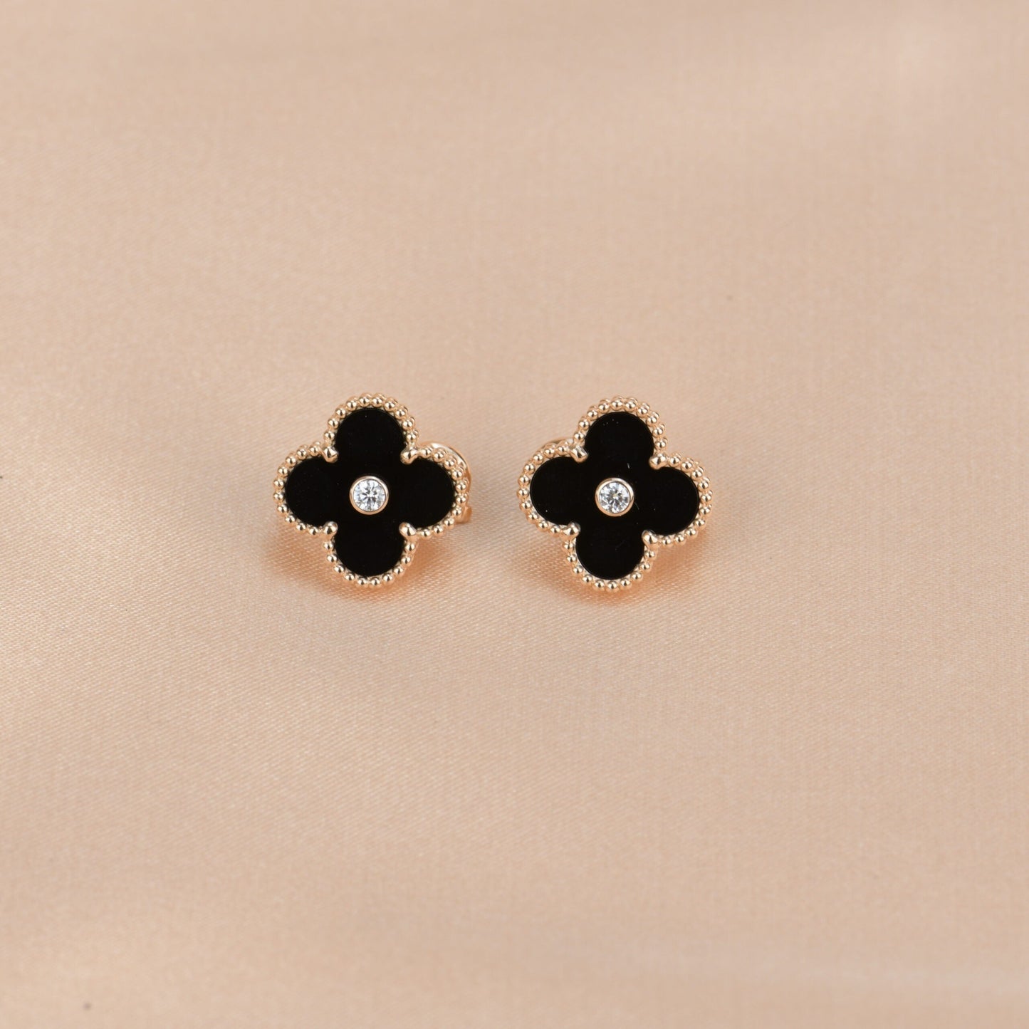 [Vellora-Opalyn]CLOVER MEDIUM 1 MOTIFS ONYX DIAMOND EARRINGS