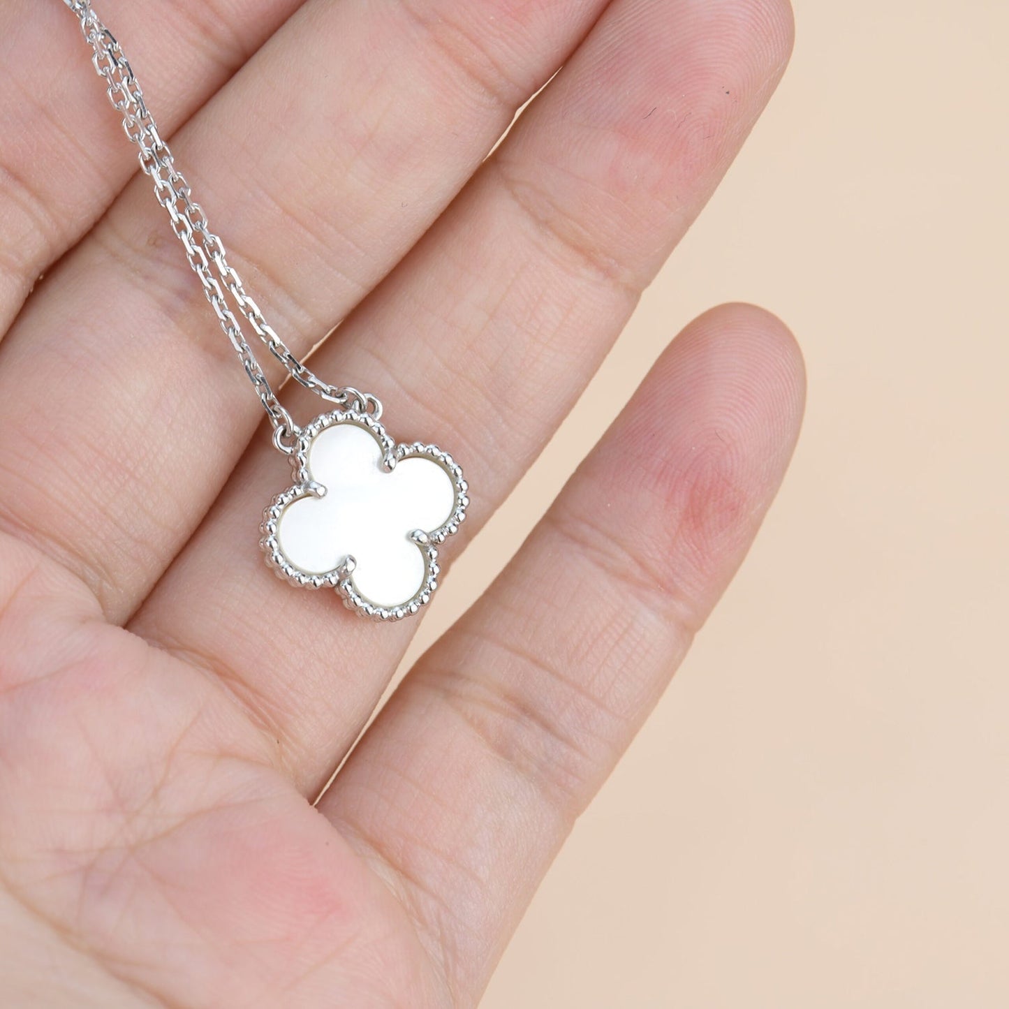 [Vellora-Opalyn]CLOVER  15MM WHITE MOTHER-OF-PEARL SILVER