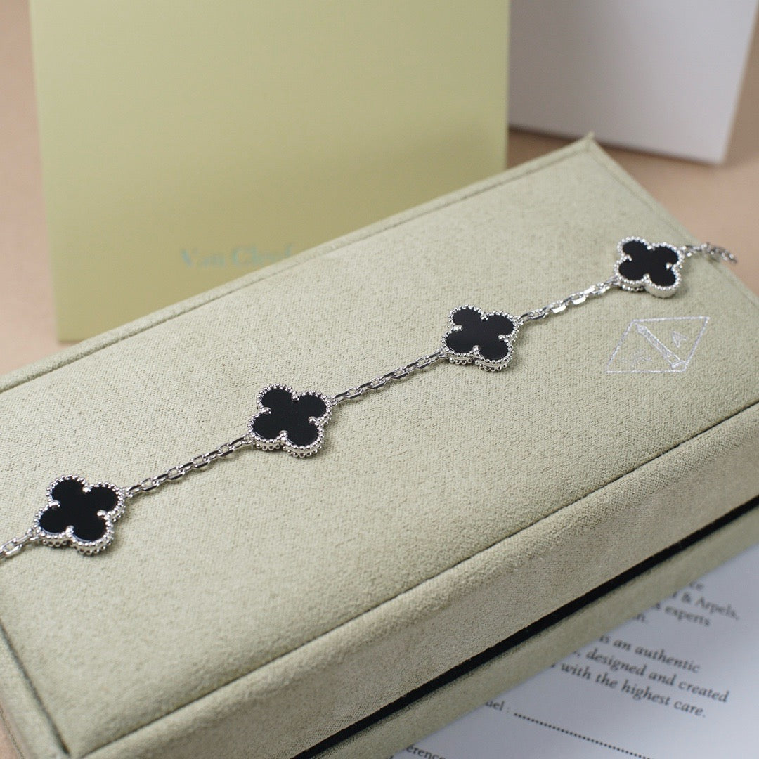 [Vellora-Opalyn]CLOVER 5 MOTIF ONYXS  BRACELET SILVER