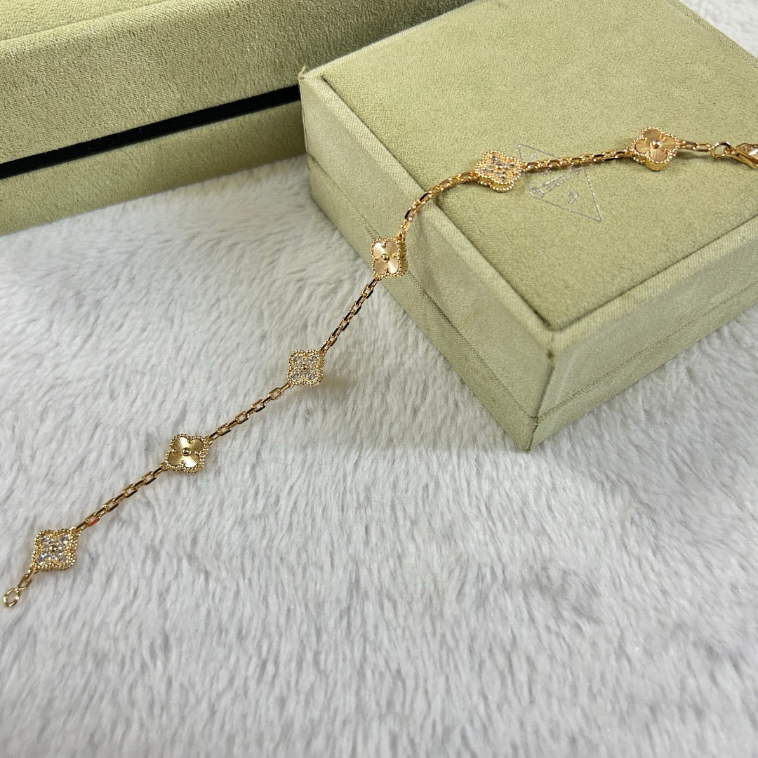 [Vellora-Opalyn]CLOVER 6 MOTIF DIAMOND LASER BRACELET