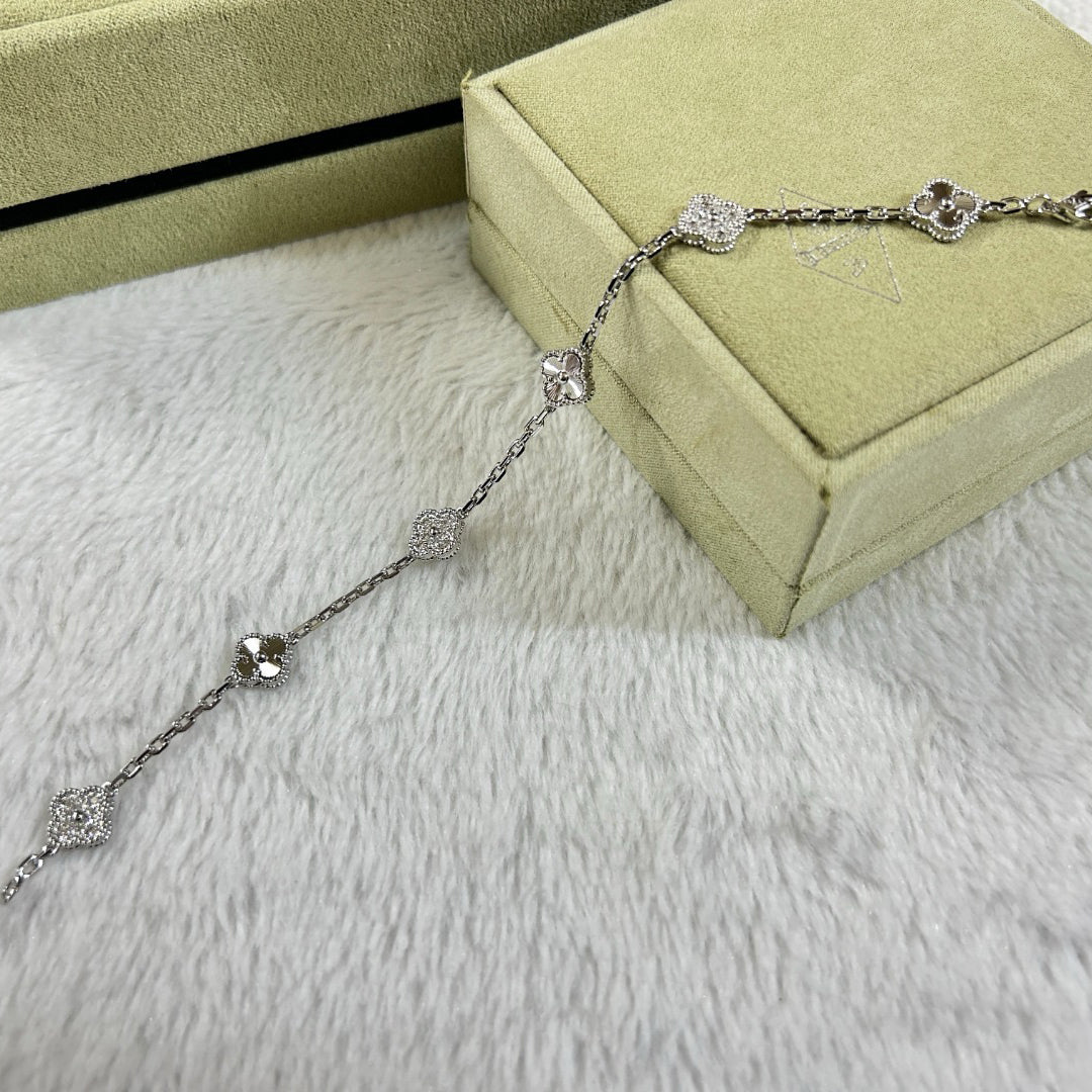[Vellora-Opalyn]CLOVER 6 MOTIF DIAMOND LASER BRACELET
