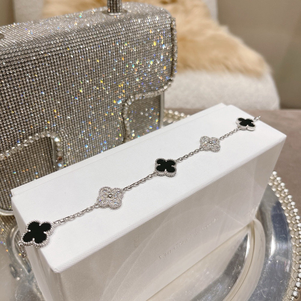 [Vellora-Opalyn]CLOVER 5 MOTIF ONYXS DIAMOND BRACELET SILVER