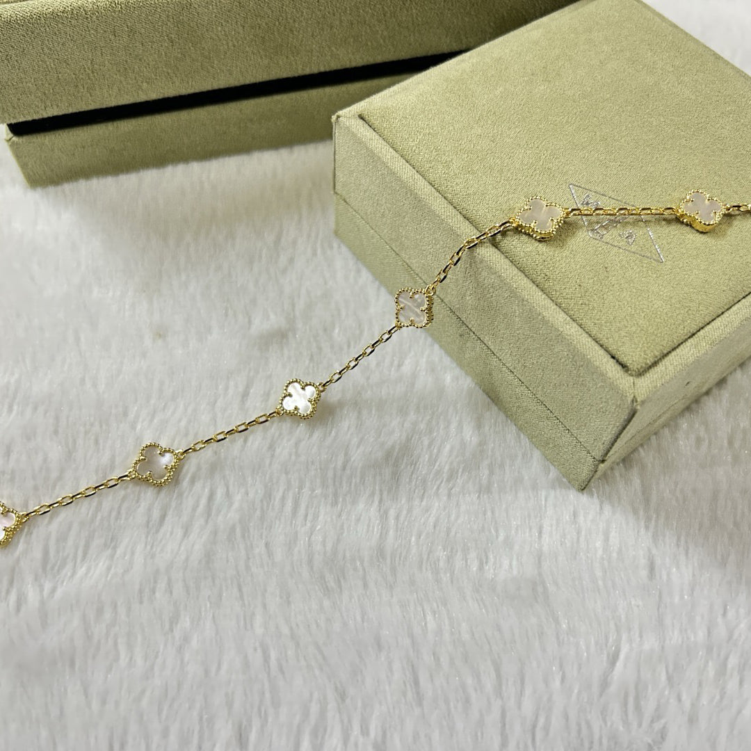 [Vellora-Opalyn]CLOVER 6 MOTIF WHITE MOP BRACELET
