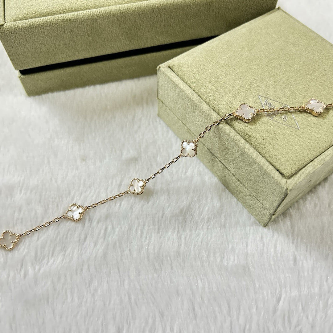 [Vellora-Opalyn]CLOVER 6 MOTIF WHITE MOP BRACELET