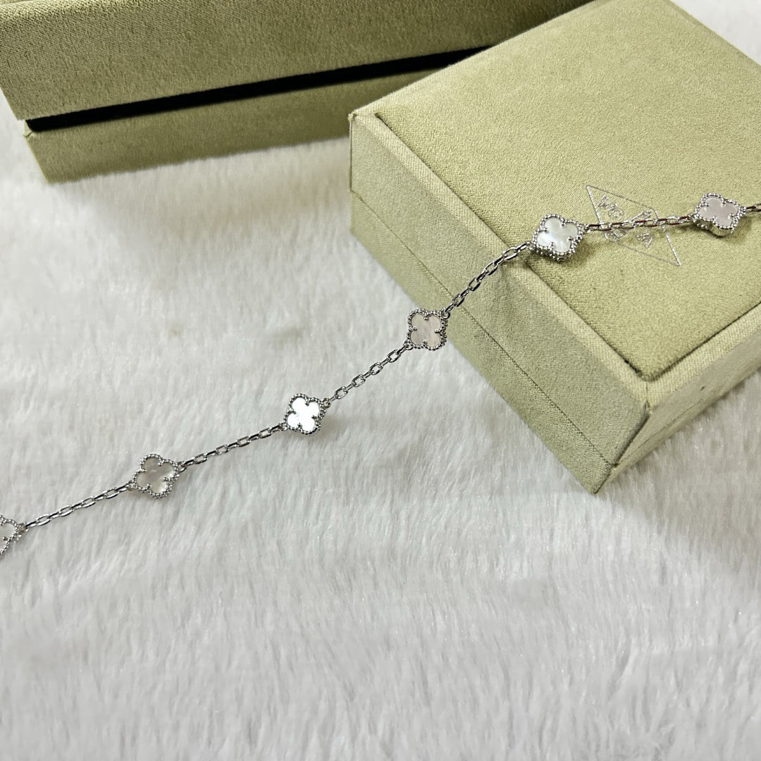 [Vellora-Opalyn]CLOVER 6 MOTIF WHITE MOP BRACELET
