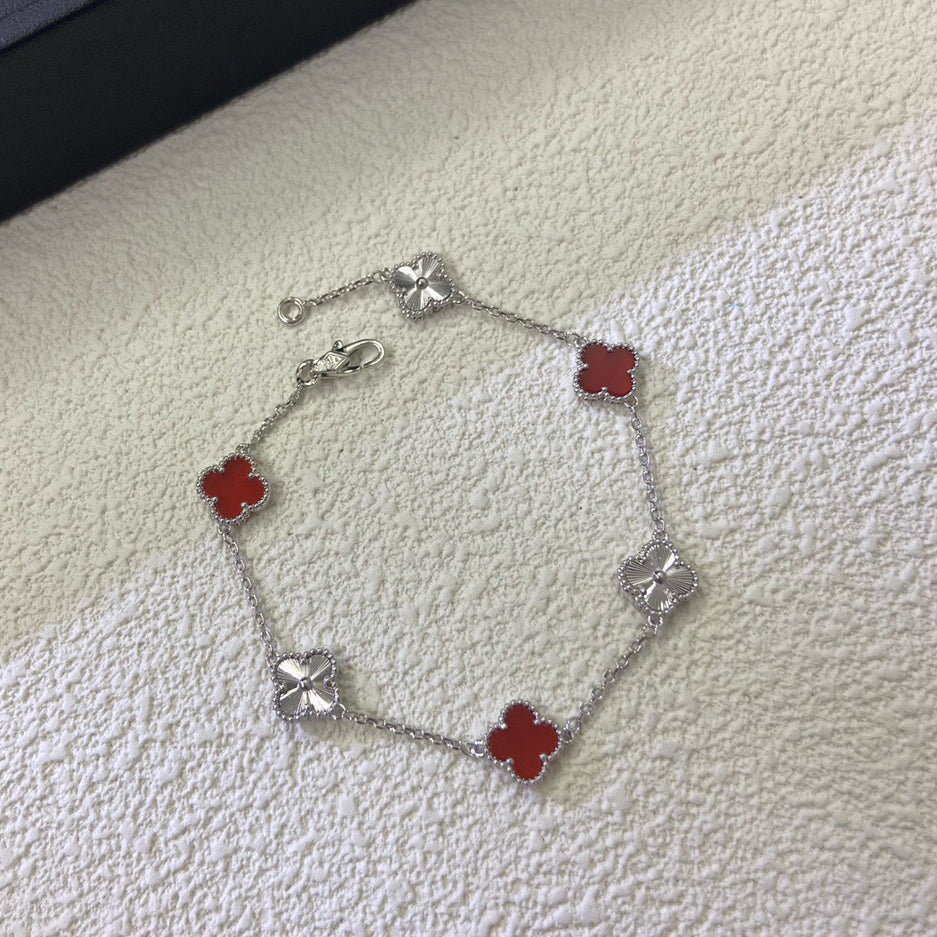 [Vellora-Opalyn]CLOVER 6 MOTIF RED AGATE LASER BRACELET