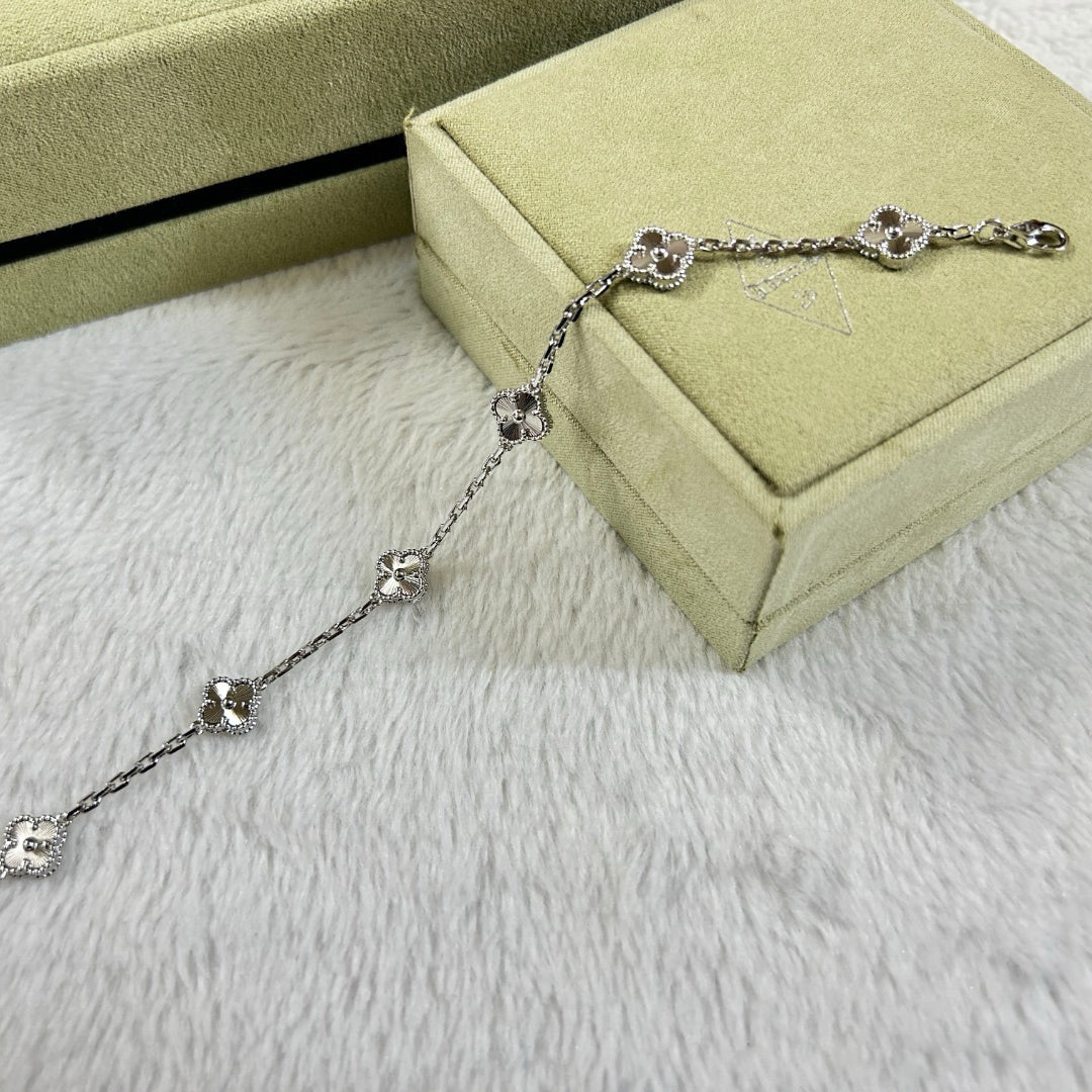 [Vellora-Opalyn]CLOVER 6 MOTIF DIAMOND BRACELET