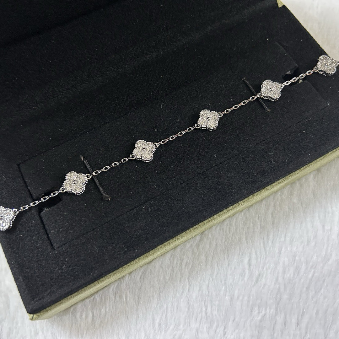 [Vellora-Opalyn]CLOVER 6 MOTIF DIAMOND BRACELET