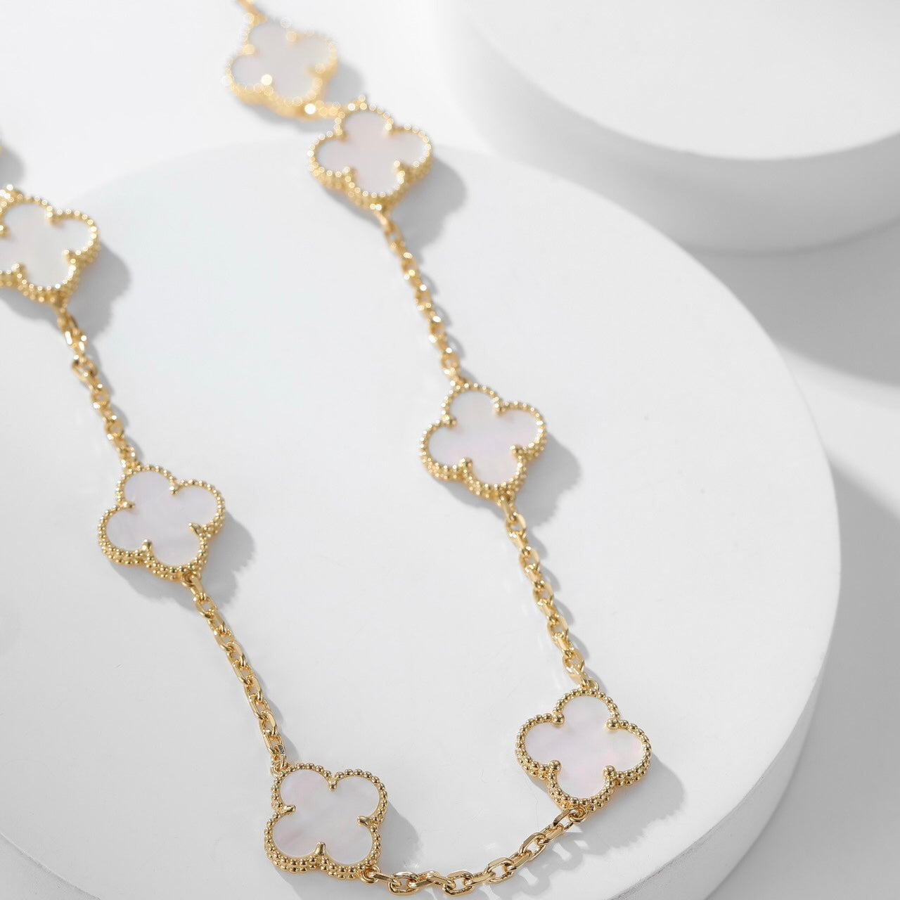 [Vellora-Opalyn]CLOVERS THE 10-MOTIFS WHITE MOTHER OF PEARL NECKLACE