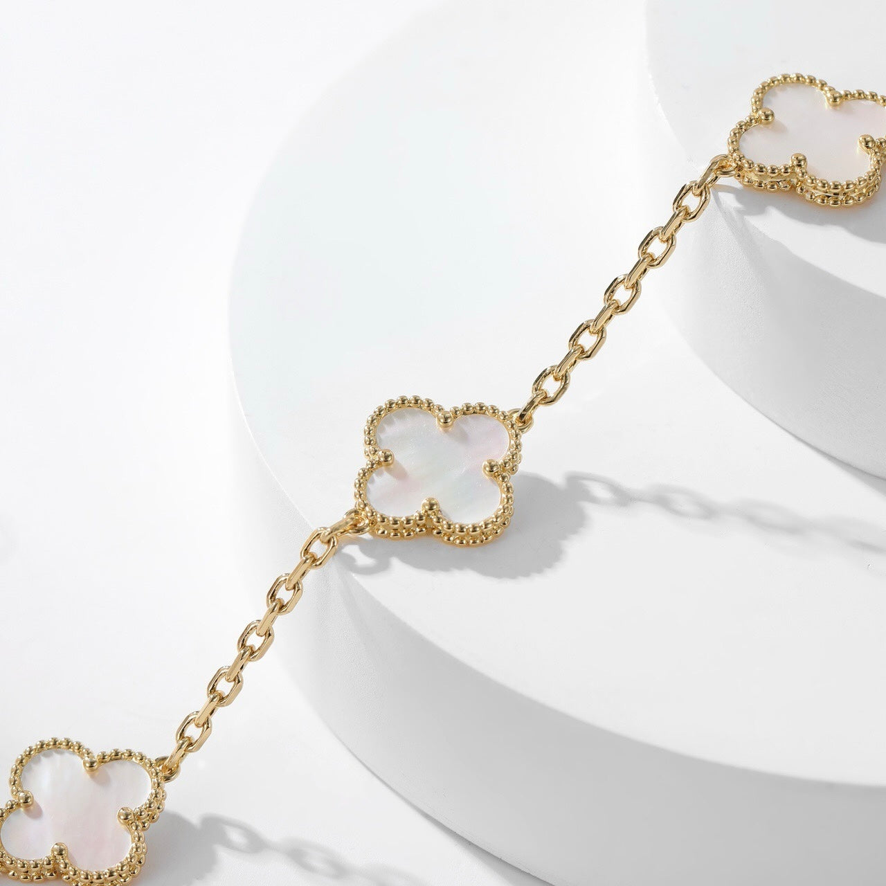 [Vellora-Opalyn]CLOVERS THE 10-MOTIFS WHITE MOTHER OF PEARL NECKLACE