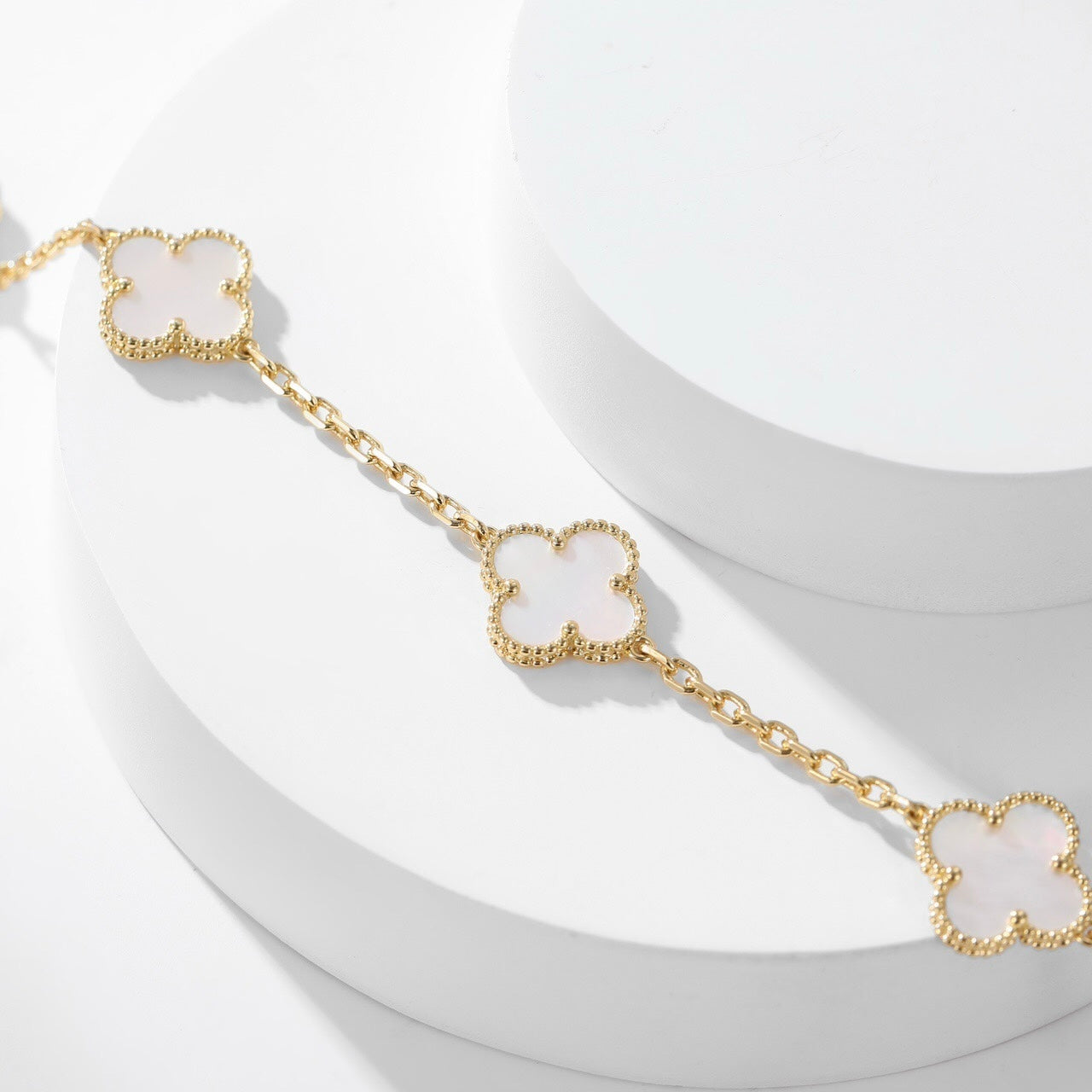 [Vellora-Opalyn]CLOVERS THE 10-MOTIFS WHITE MOTHER OF PEARL NECKLACE