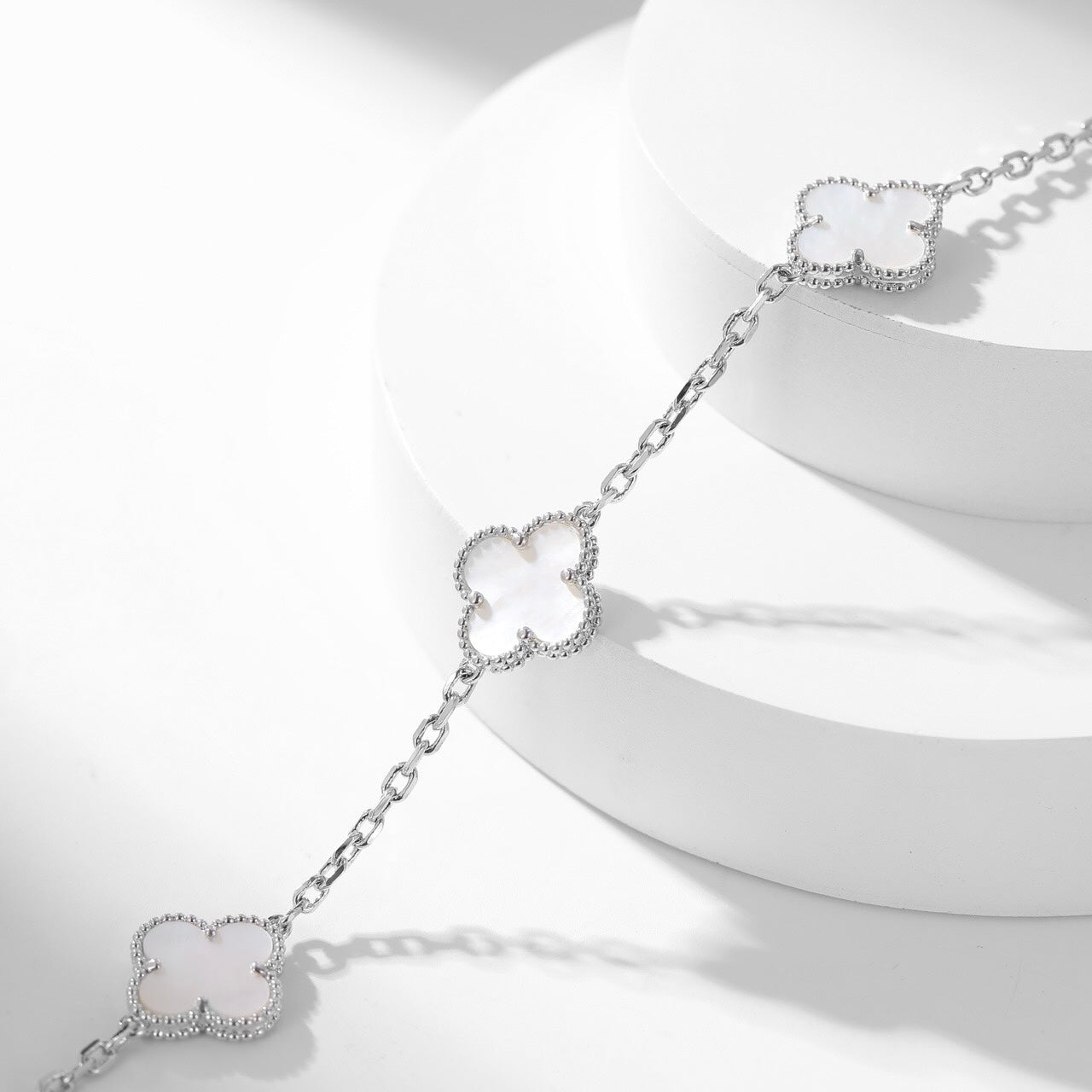 [Vellora-Opalyn]CLOVERS THE 10-MOTIFS WHITE MOTHER OF PEARL NECKLACE