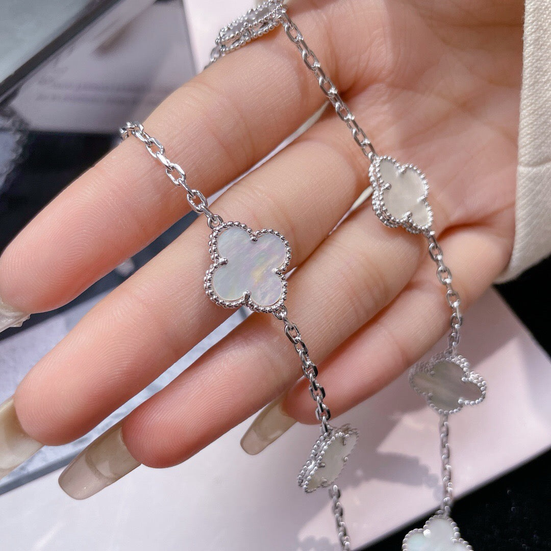 [Vellora-Opalyn]CLOVERS THE 10-MOTIFS WHITE MOTHER OF PEARL NECKLACE