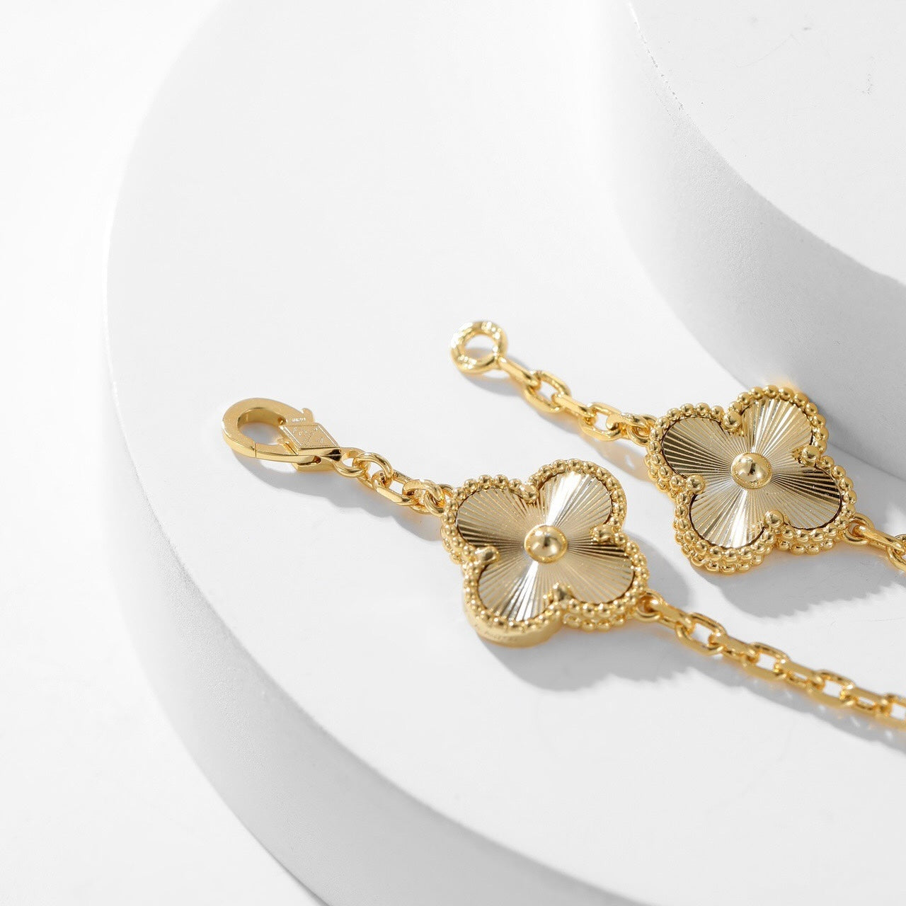 [Vellora-Opalyn]CLOVERS THE 10-MOTIFS LASER NECKLACE