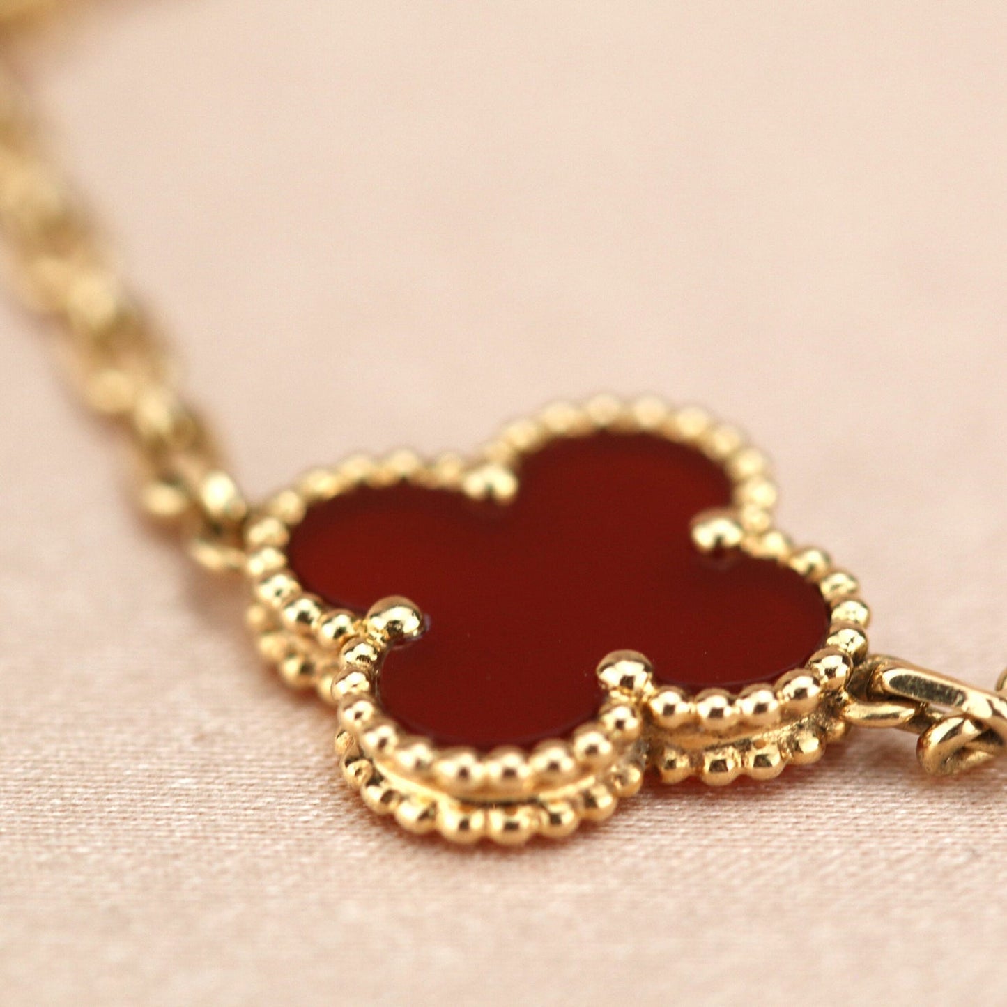[Vellora-Opalyn]CLOVER 5 MOTIFS RED AGATE  BRACELET